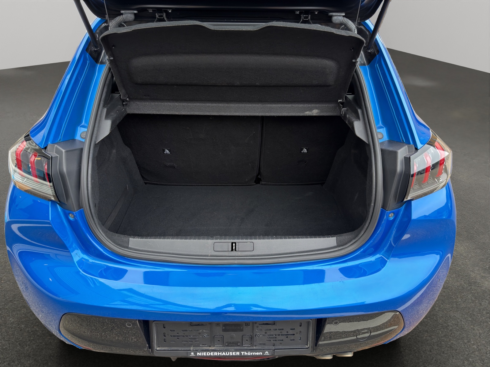 PEUGEOT 208 1.2 PureTech 130 GT Line-image-5
