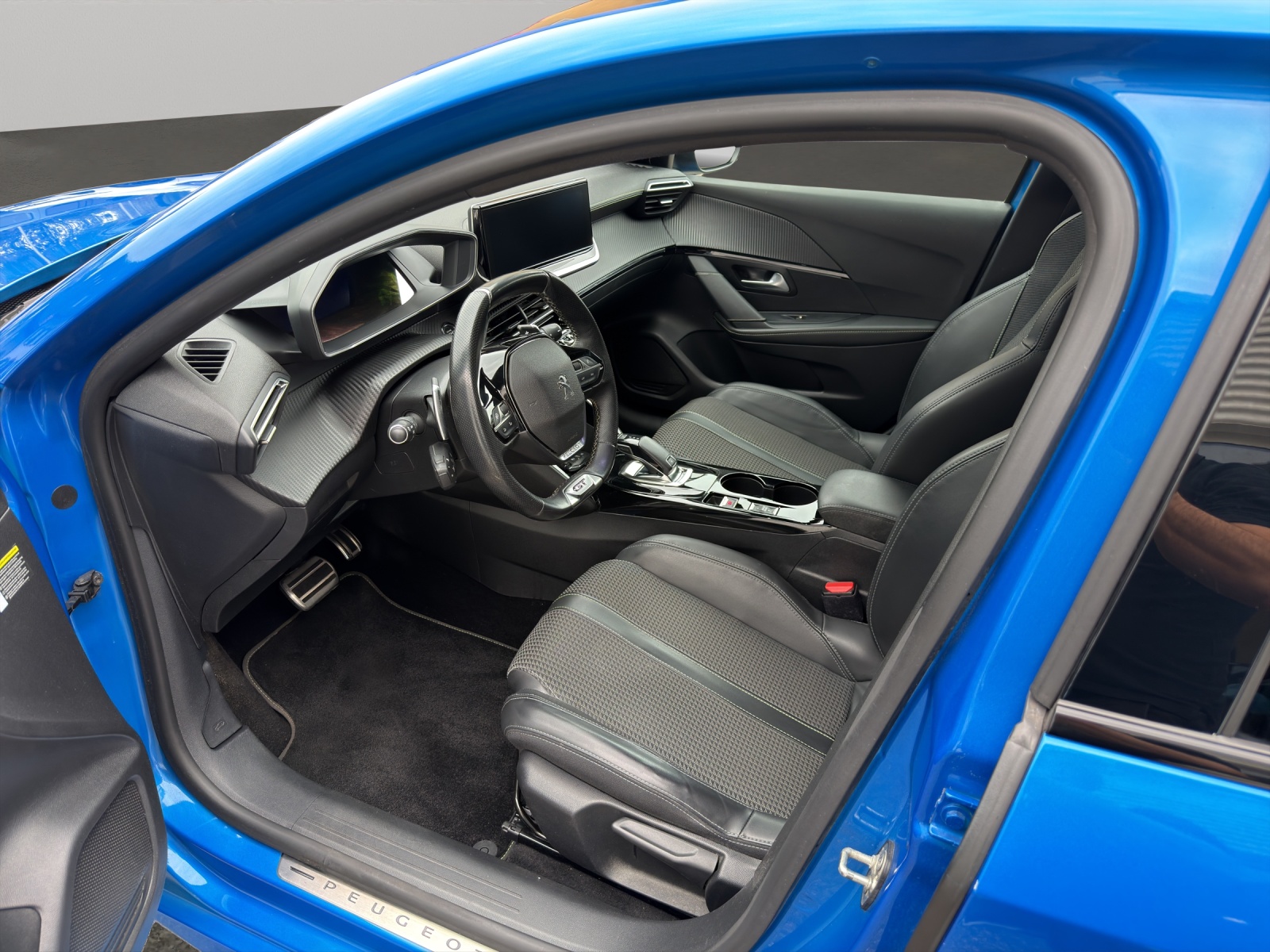 PEUGEOT 208 1.2 PureTech 130 GT Line-showroom-element-3