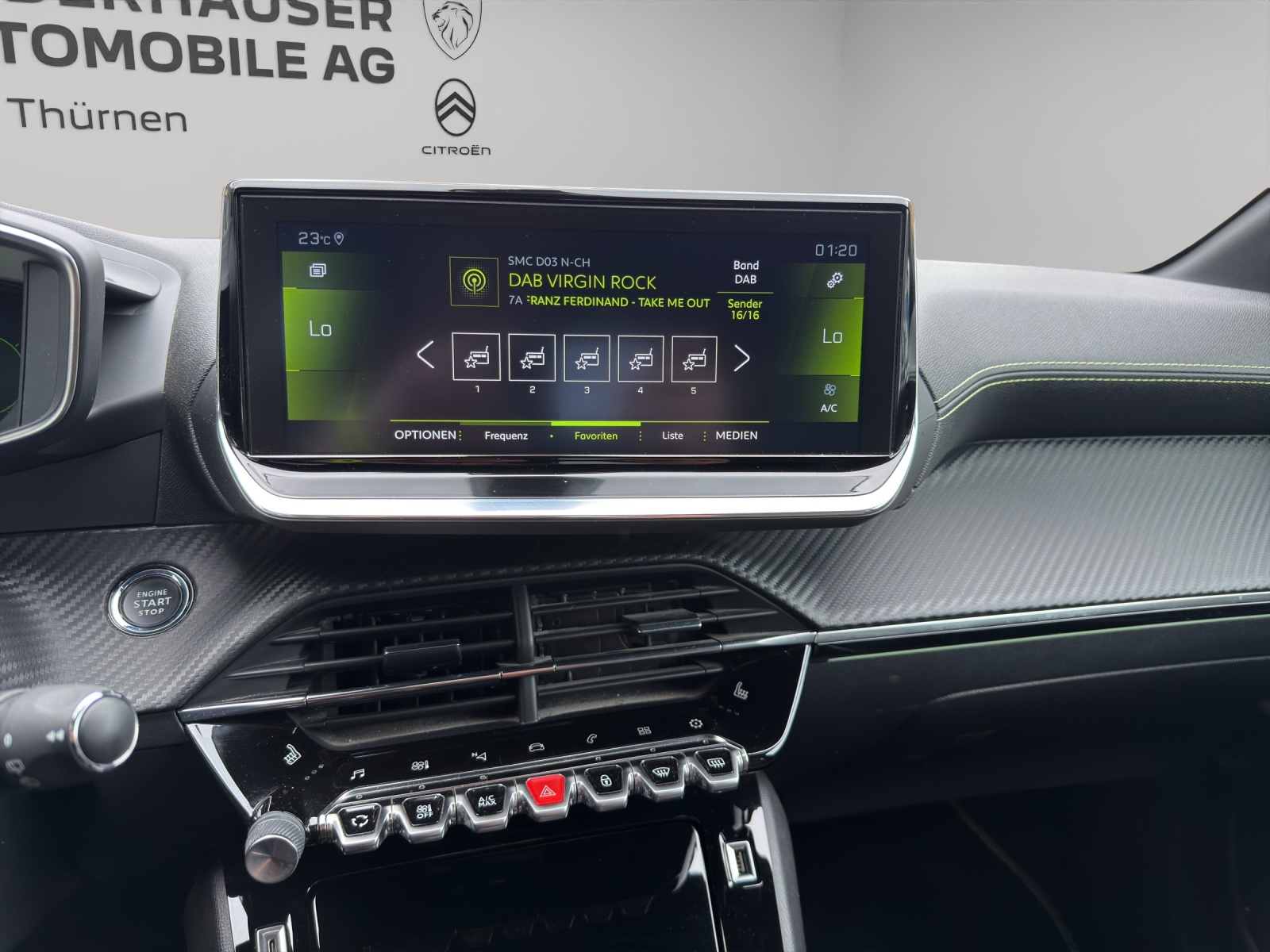 PEUGEOT 208 1.2 PureTech 130 GT Line-image-7