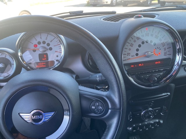 MINI Cooper Cabriolet-image-9