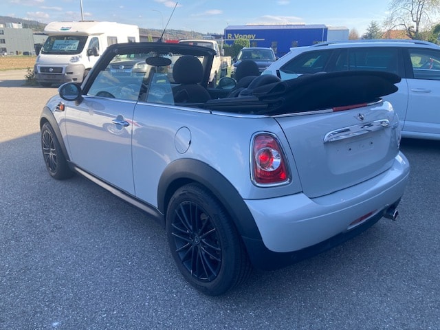 MINI Cooper Cabriolet-image-11