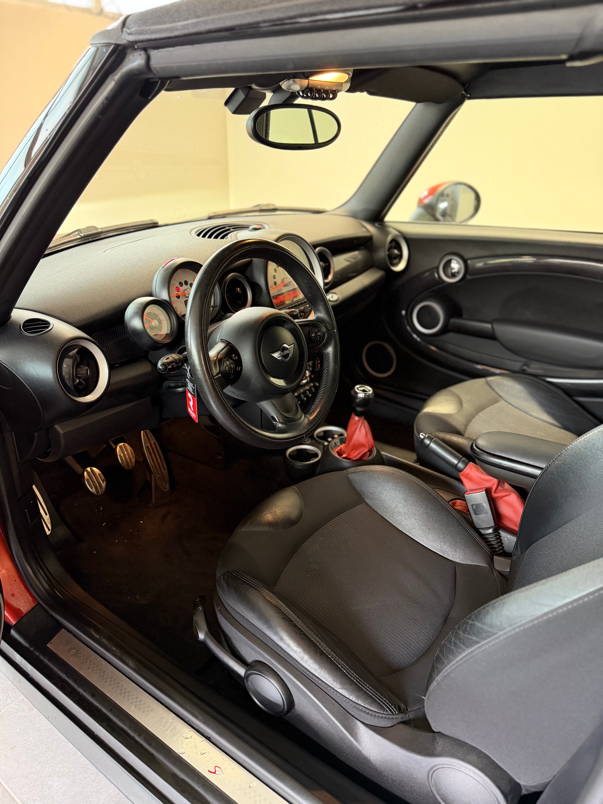 MINI Cooper S Cabriolet-image-6