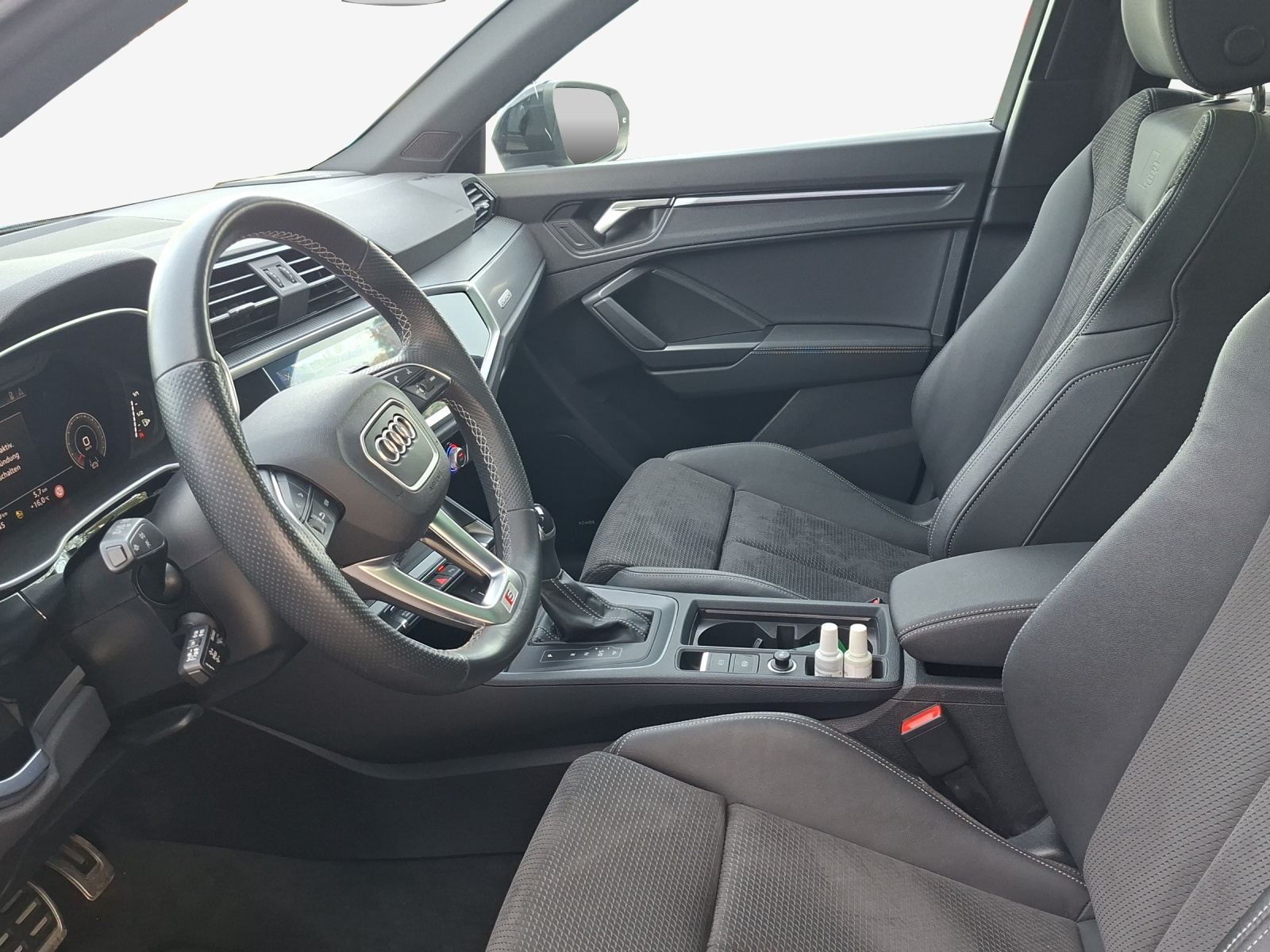 AUDI Q3 40 TFSI S line quattro S-tronic-image-7