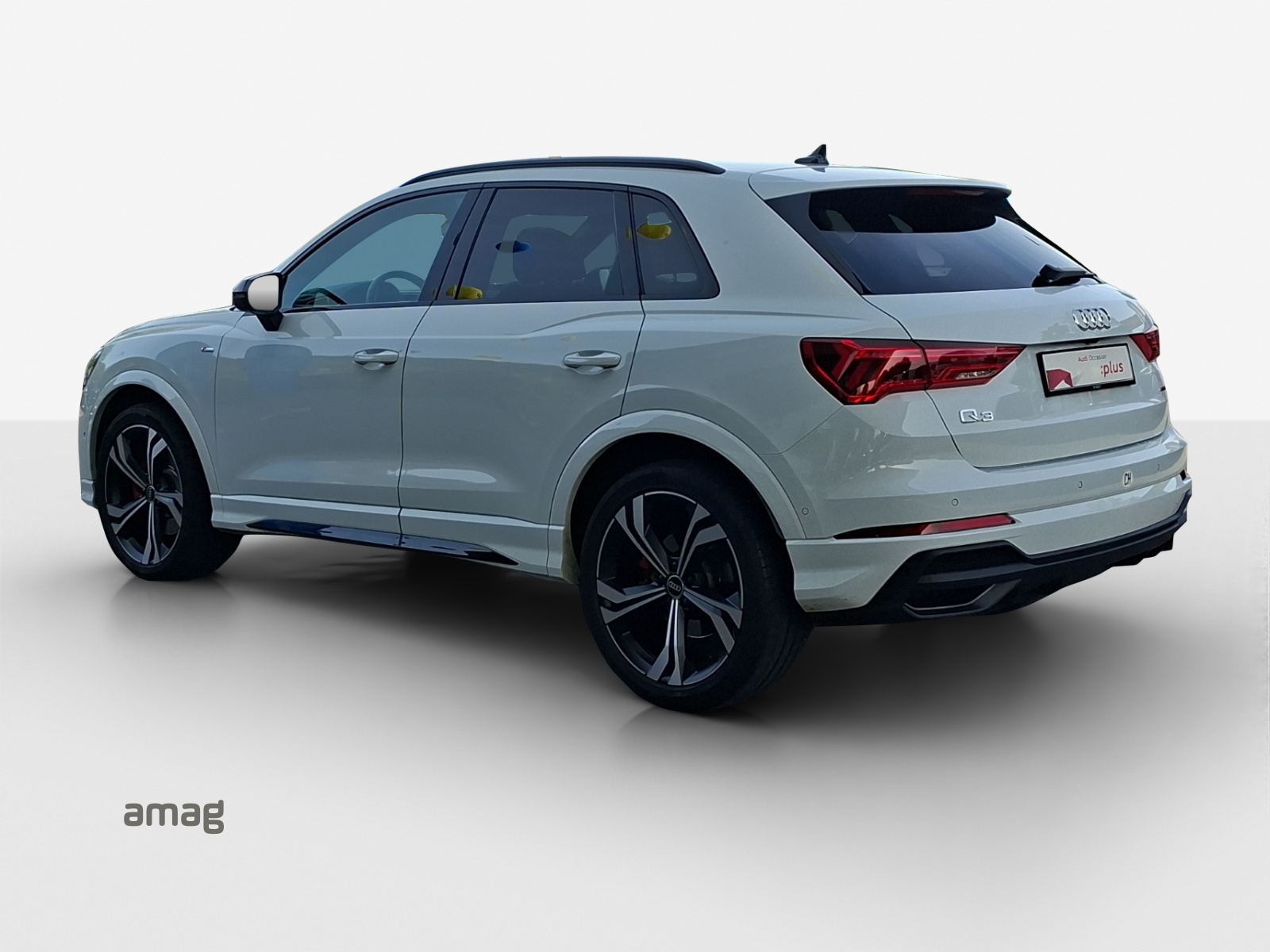 AUDI Q3 40 TFSI S line quattro S-tronic-image-2