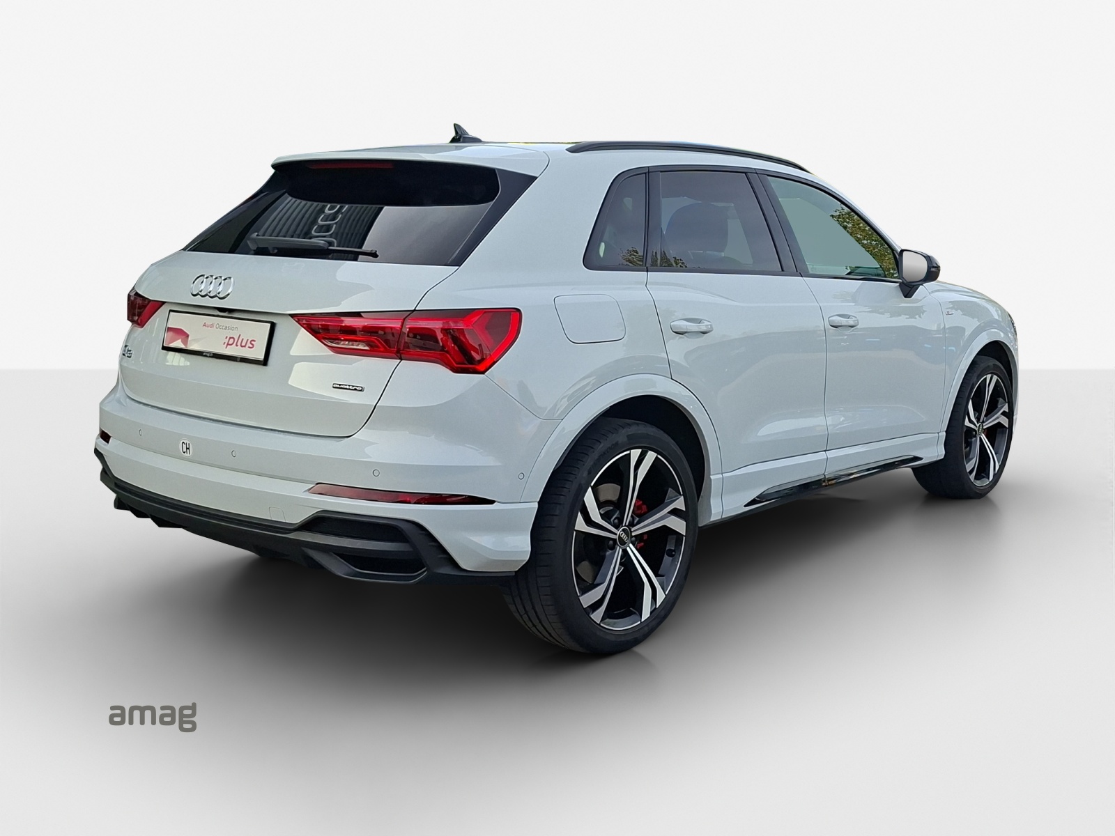 AUDI Q3 40 TFSI S line quattro S-tronic-image-4