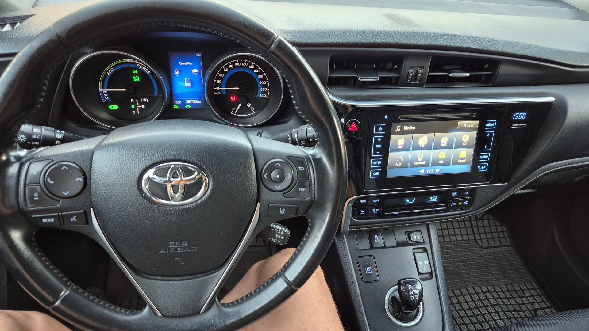 TOYOTA Auris Touring Sports 1.8 HSD Style e-CVT-image-11