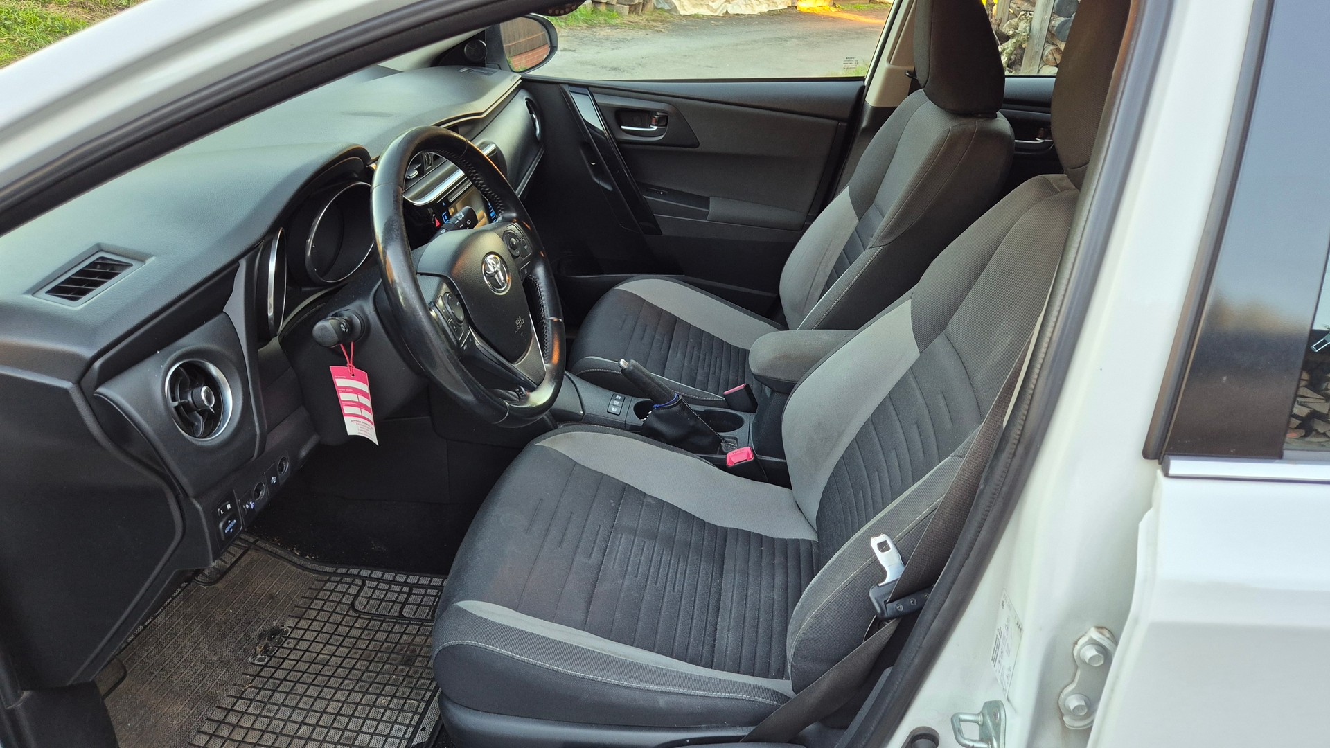 TOYOTA Auris Touring Sports 1.8 HSD Style e-CVT-image-9