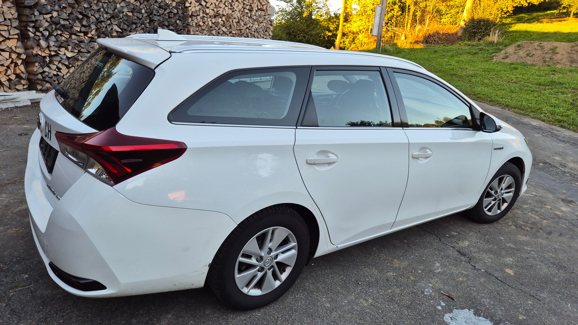 TOYOTA Auris Touring Sports 1.8 HSD Style e-CVT-image-7