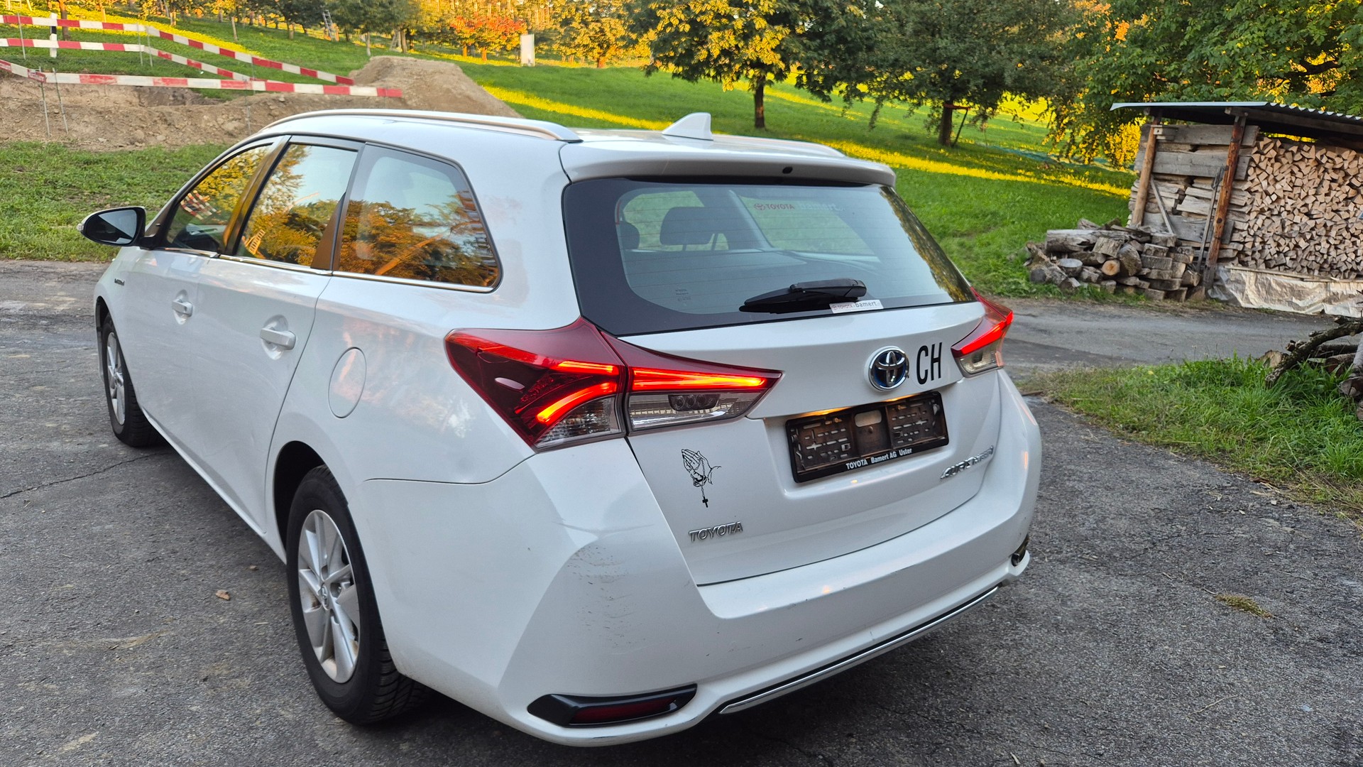 TOYOTA Auris Touring Sports 1.8 HSD Style e-CVT-image-3
