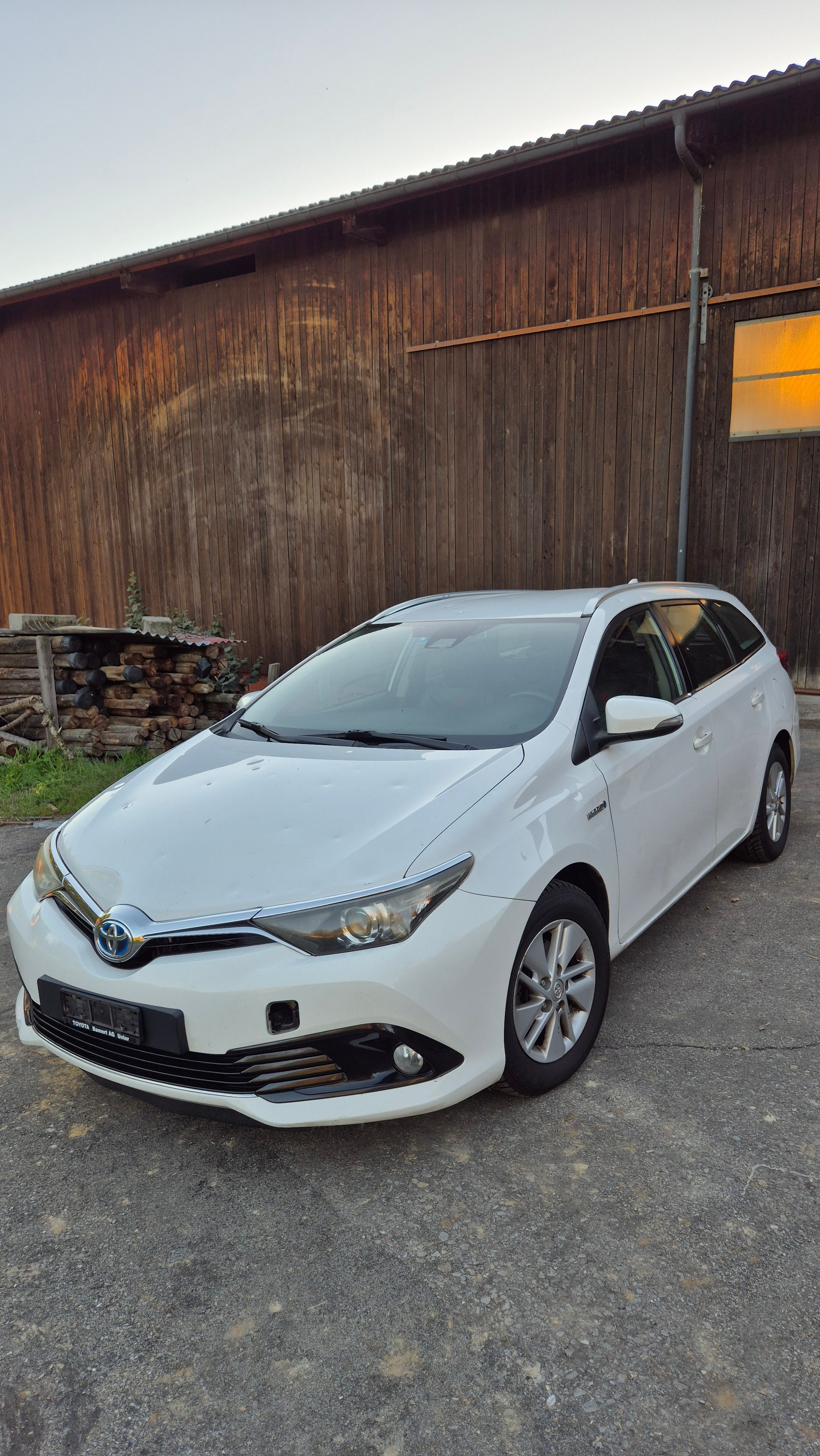 TOYOTA Auris Touring Sports 1.8 HSD Style e-CVT-image-4
