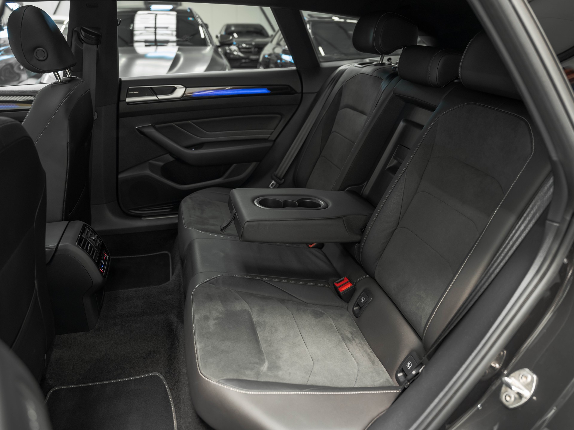 VW Arteon 2.0 TSI BMT R-Line DSG-image-11
