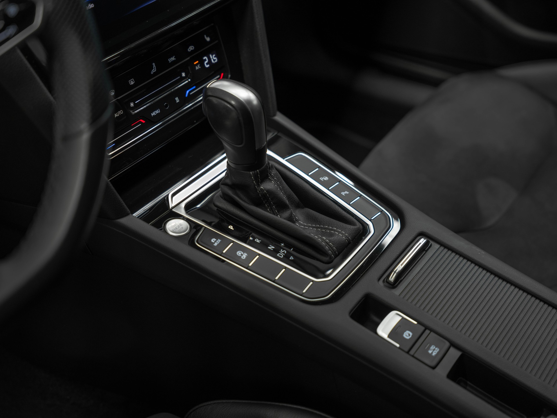 VW Arteon 2.0 TSI BMT R-Line DSG-image-21