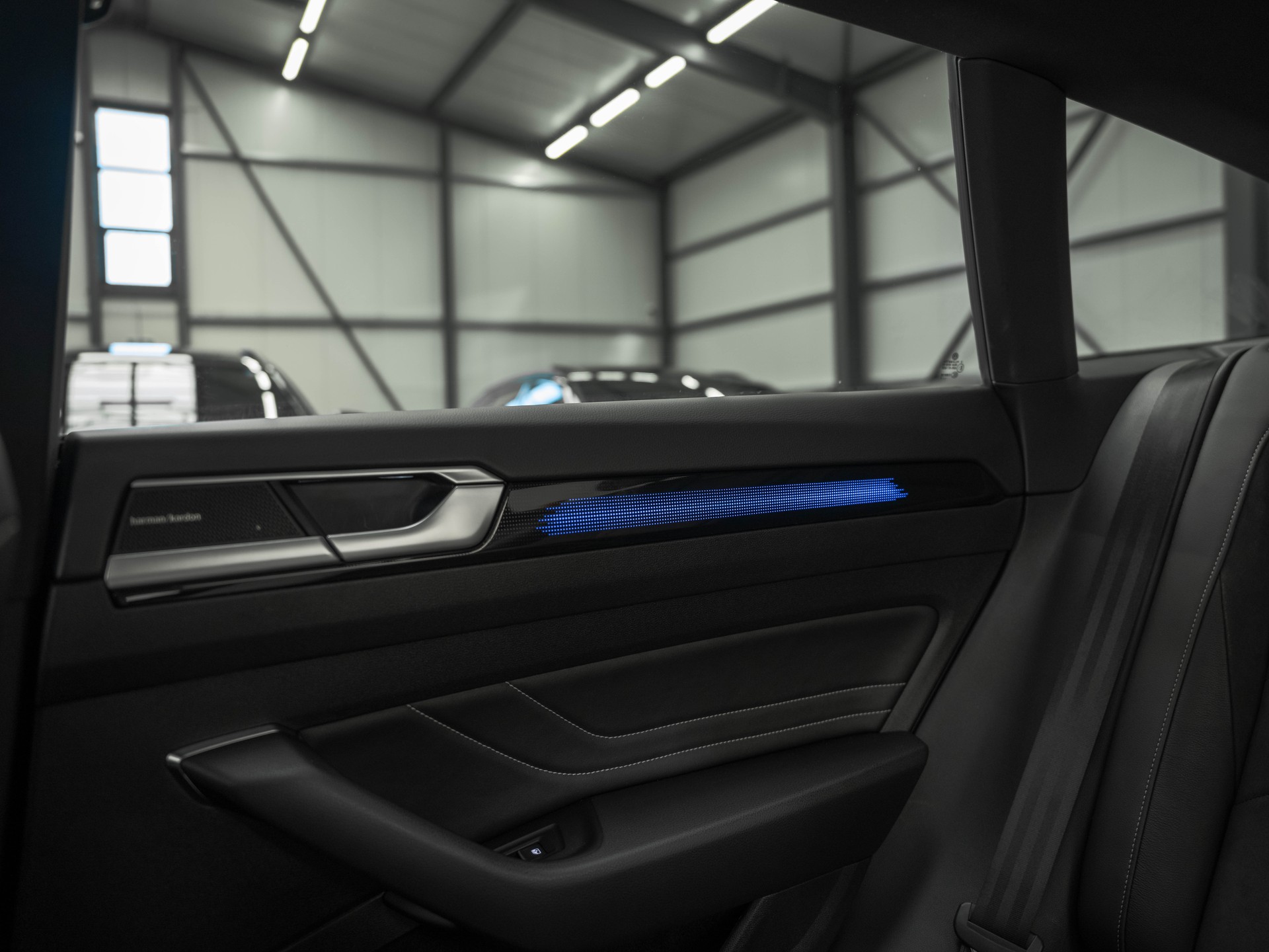 VW Arteon 2.0 TSI BMT R-Line DSG-image-25