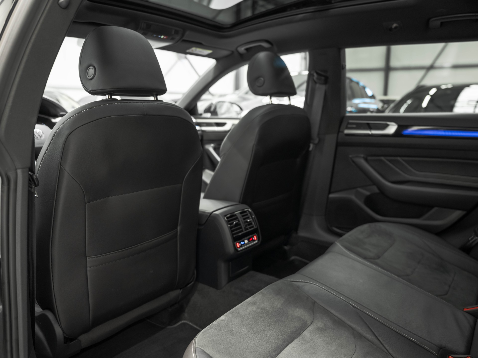 VW Arteon 2.0 TSI BMT R-Line DSG-image-9