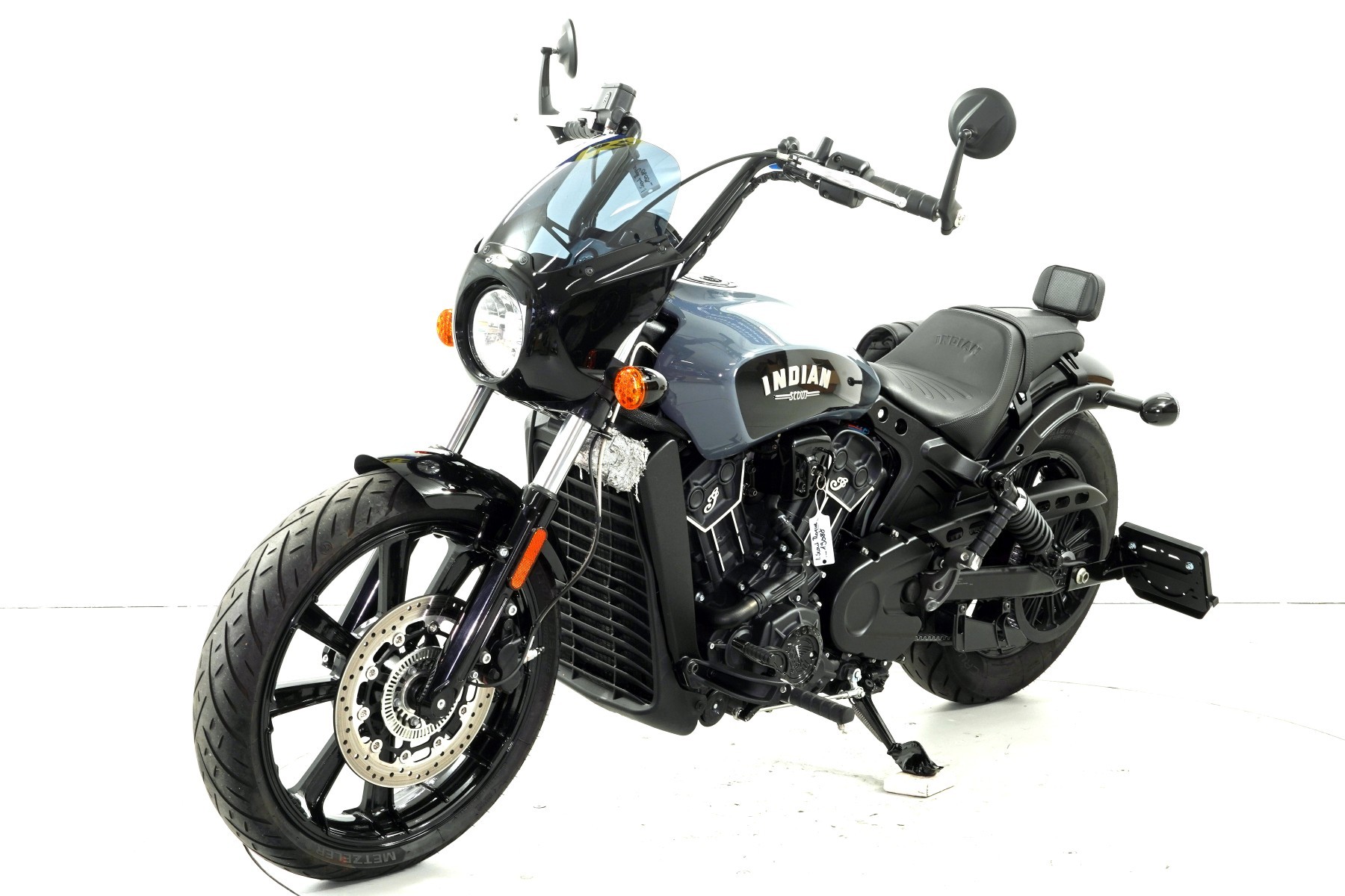 INDIAN Scout Rouge ABS-showroom-element-2