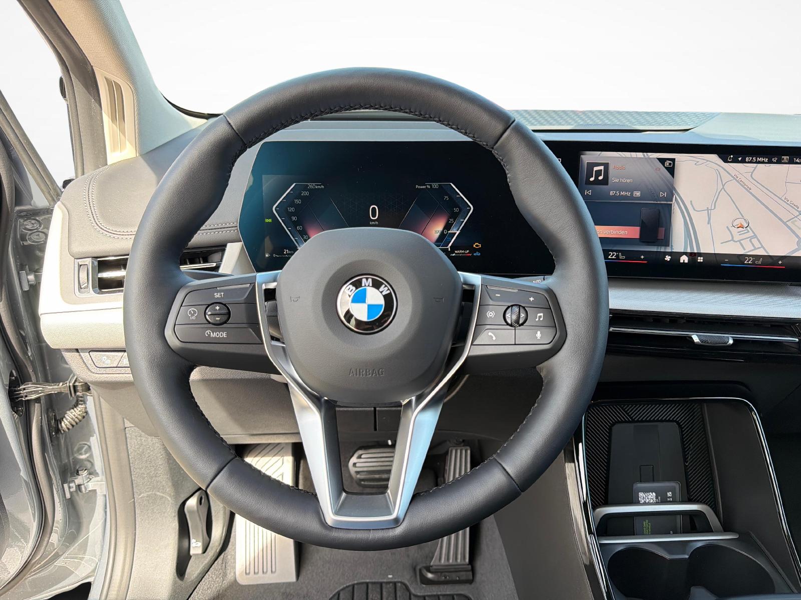 BMW 218d Active Tourer-image-11