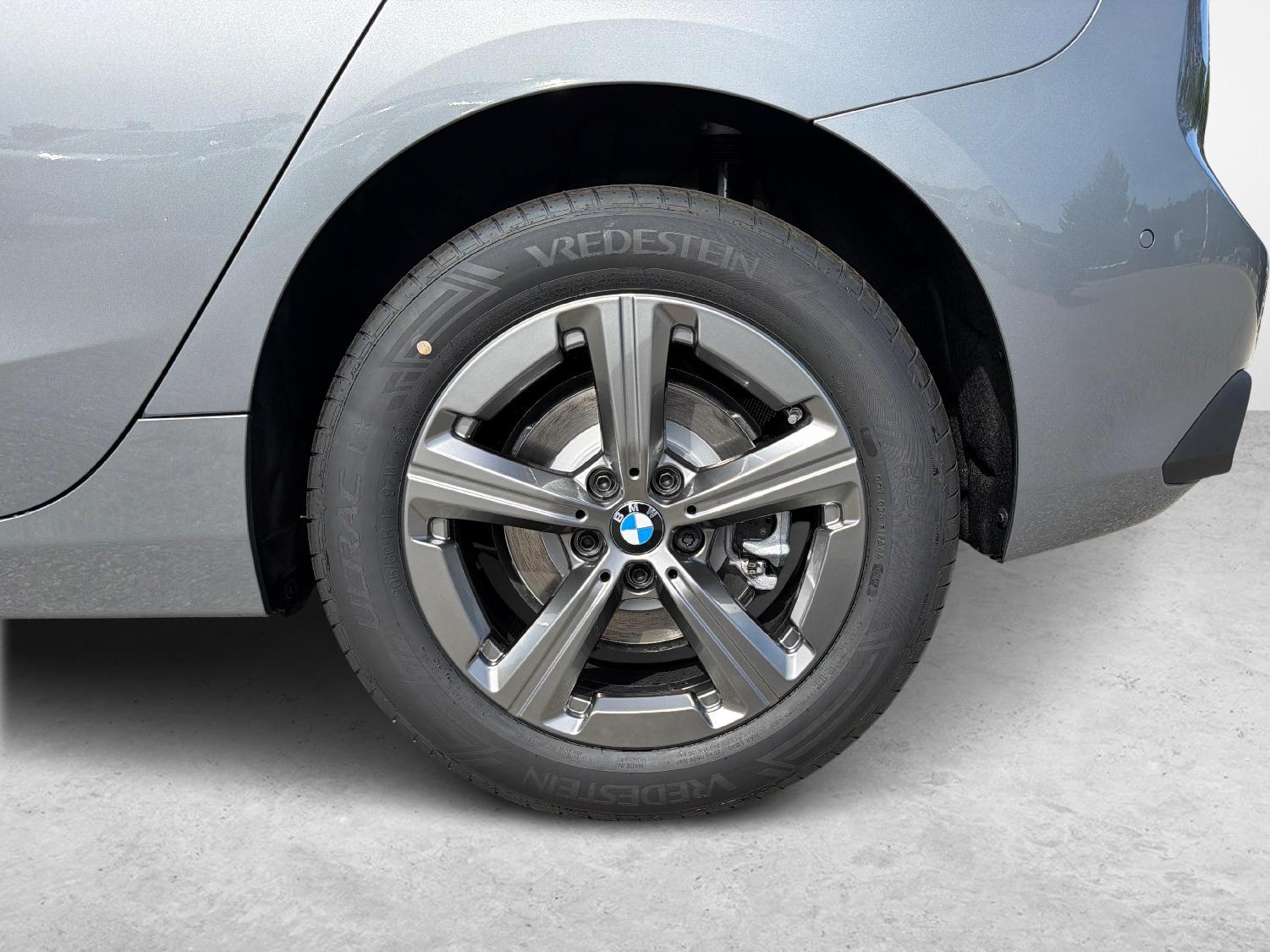 BMW 218d Active Tourer-image-8