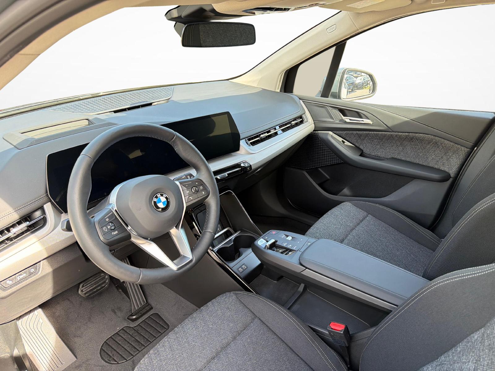BMW 218d Active Tourer-image-9