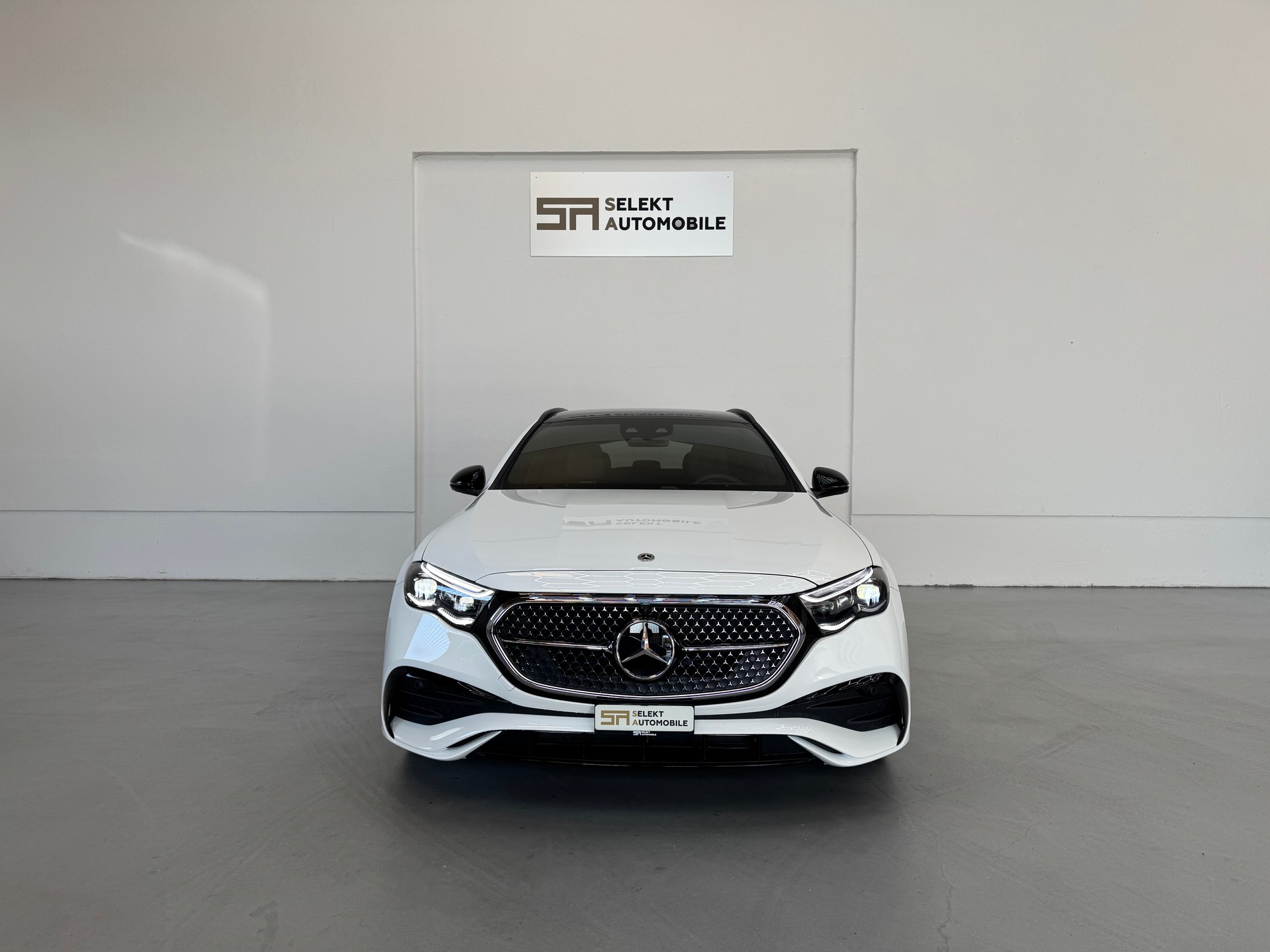 MERCEDES-BENZ E 220 d T 4Matic 9G-Tronic AMG Line-showroom-element-2