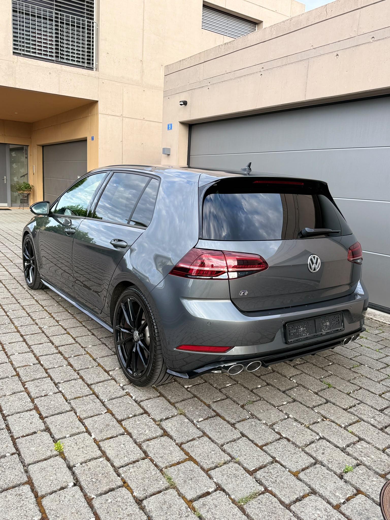 VW 2.0 TSI R DSG 4motion-image-8