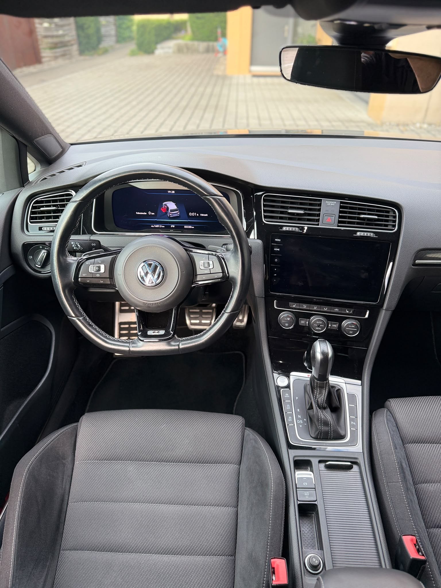 VW 2.0 TSI R DSG 4motion-image-3