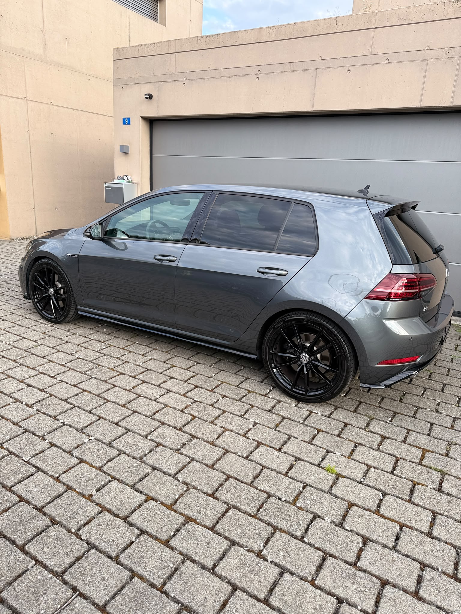 VW 2.0 TSI R DSG 4motion-image-7