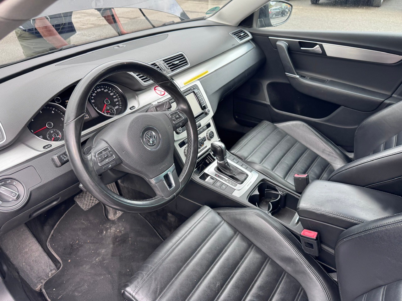 VW Passat Variant 2.0 TDI BMT 65th Ed. 4M DSG-image-6