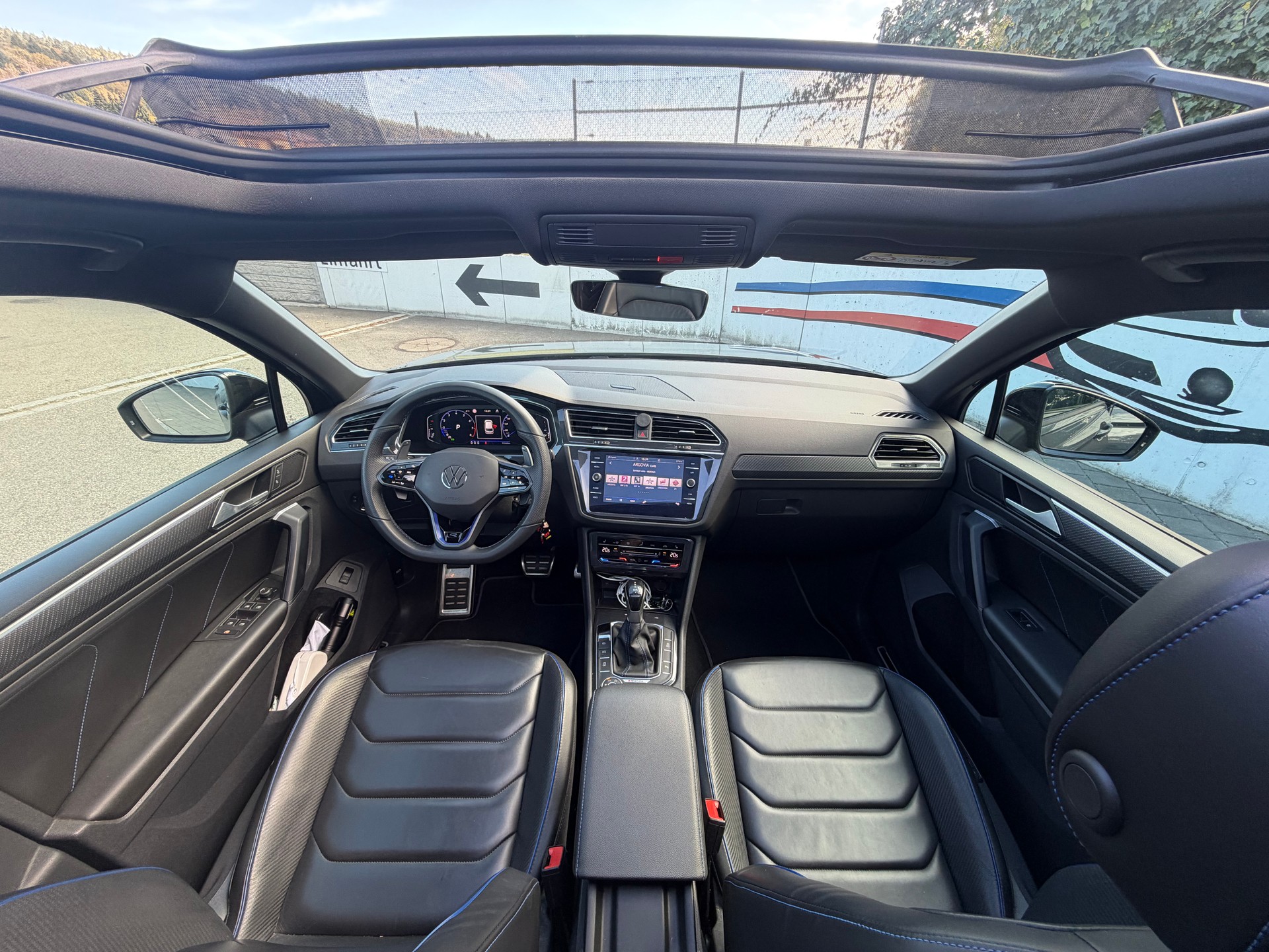 VW Tiguan 2.0TSI R 75 Edition 4Motion DSG-image-6