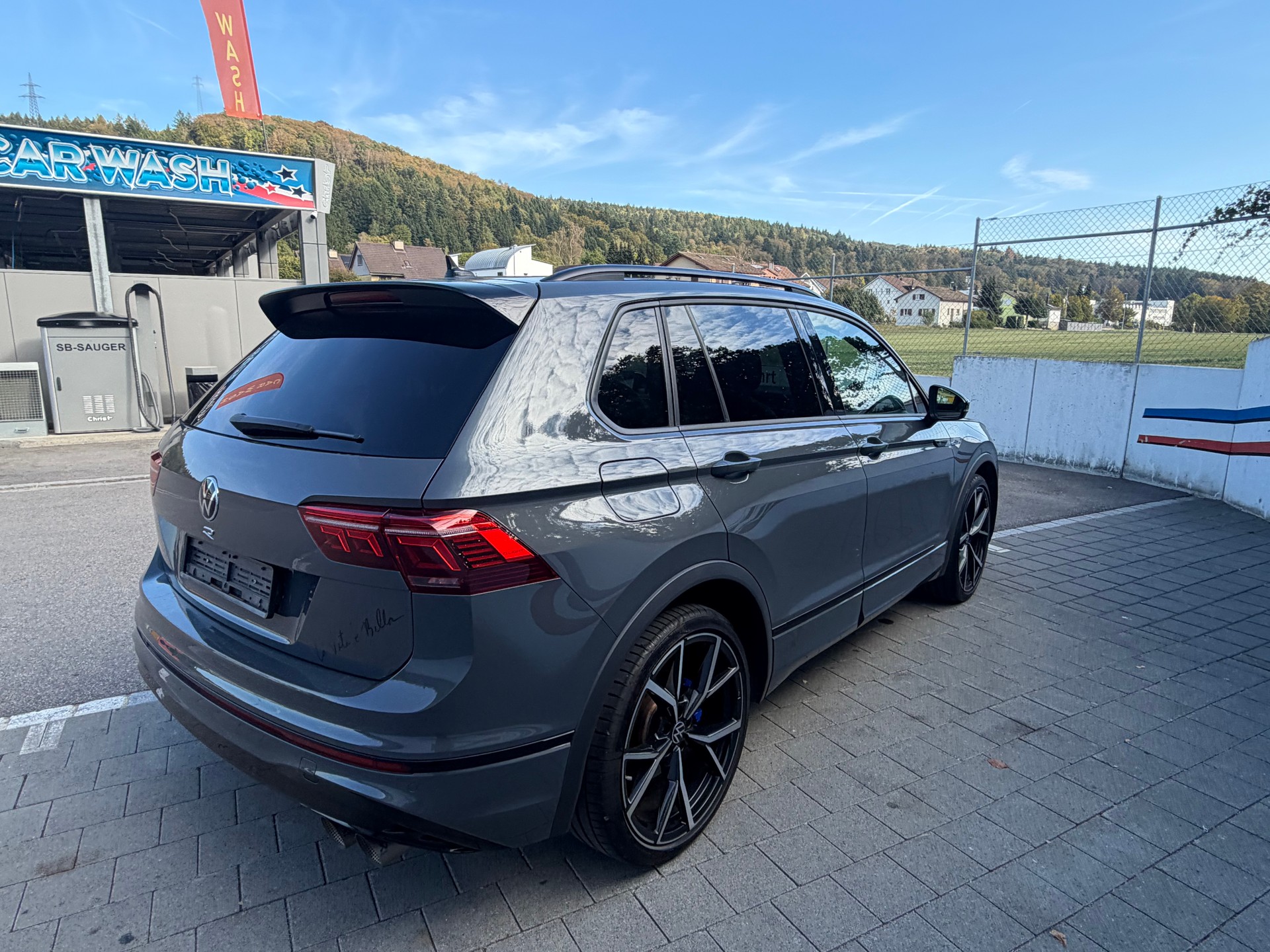 VW Tiguan 2.0TSI R 75 Edition 4Motion DSG-image-4