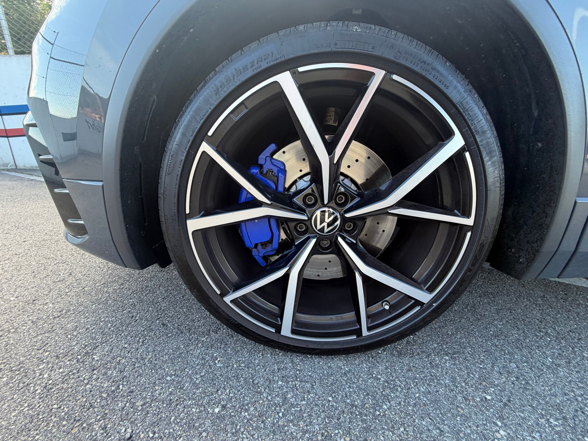 VW Tiguan 2.0TSI R 75 Edition 4Motion DSG-image-8