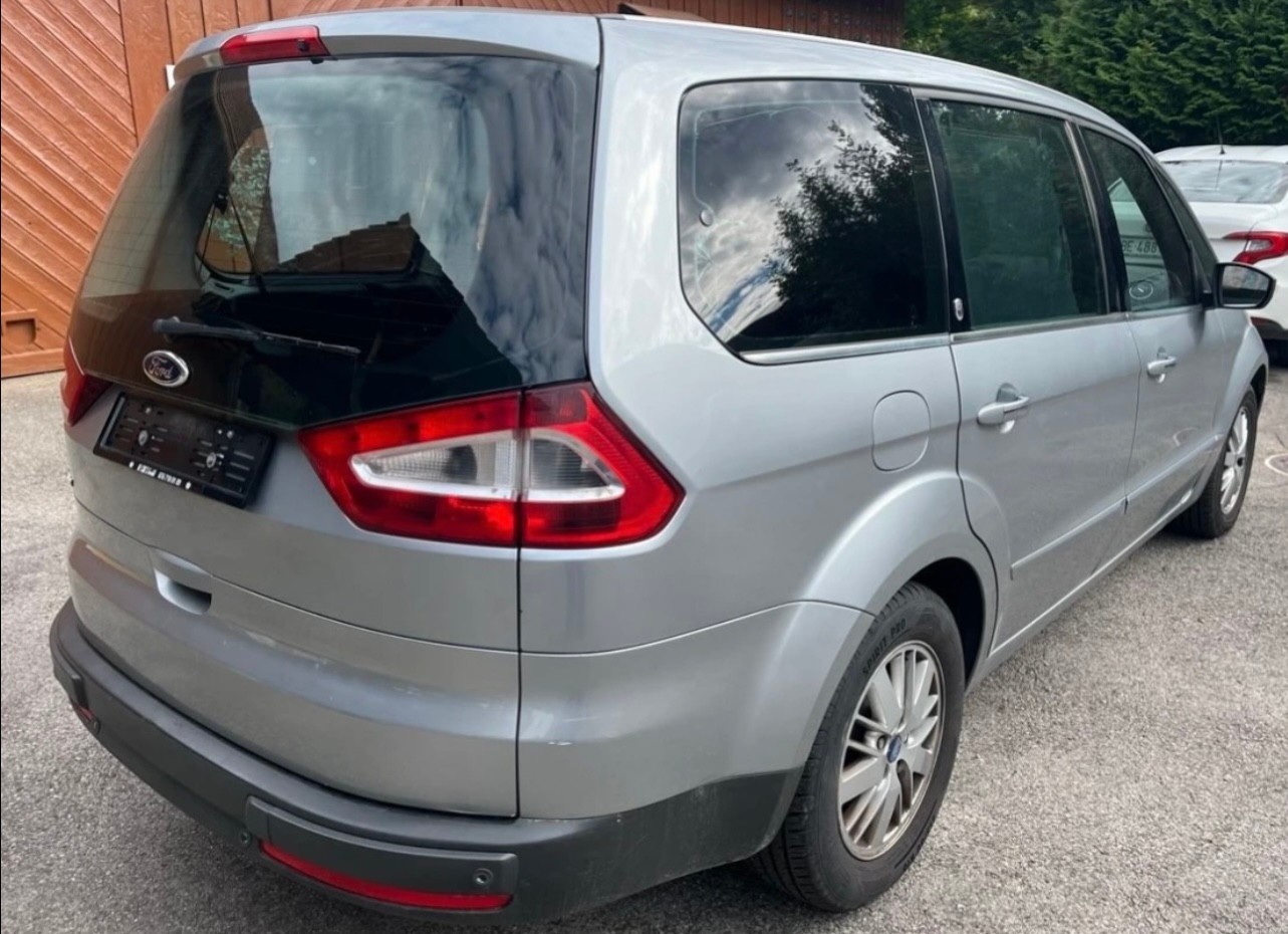 FORD Galaxy 2.3i Ambiente Automatic-image-4