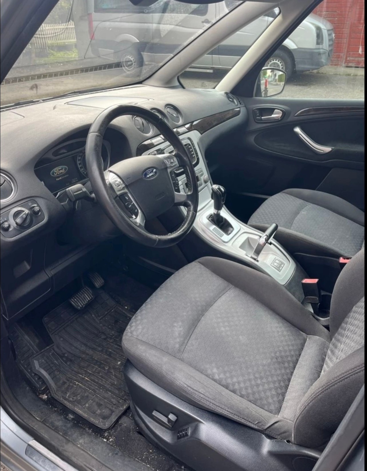 FORD Galaxy 2.3i Ambiente Automatic-image-6