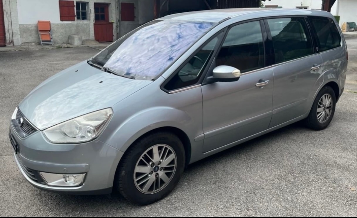 FORD Galaxy 2.3i Ambiente Automatic-image-1