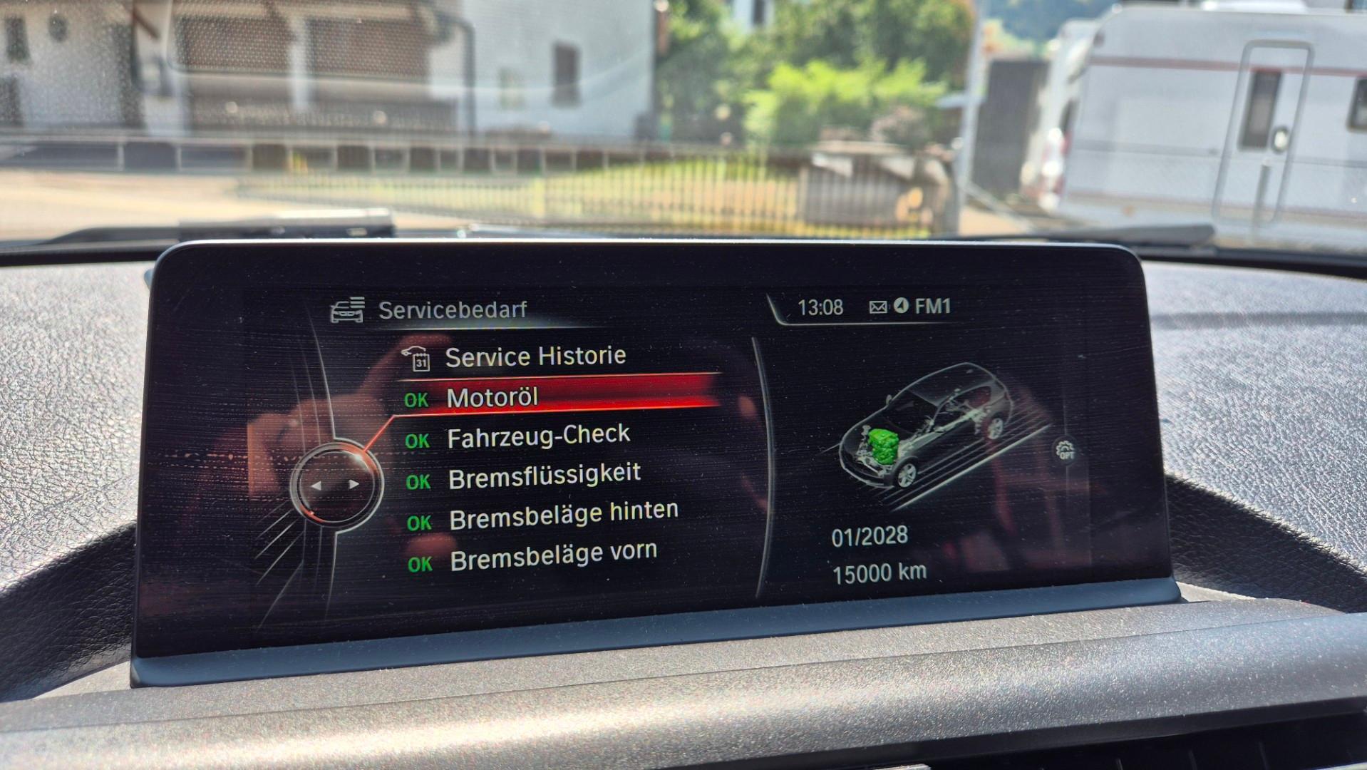 BMW 1er Reihe F20 120d xDrive SAG-image-13