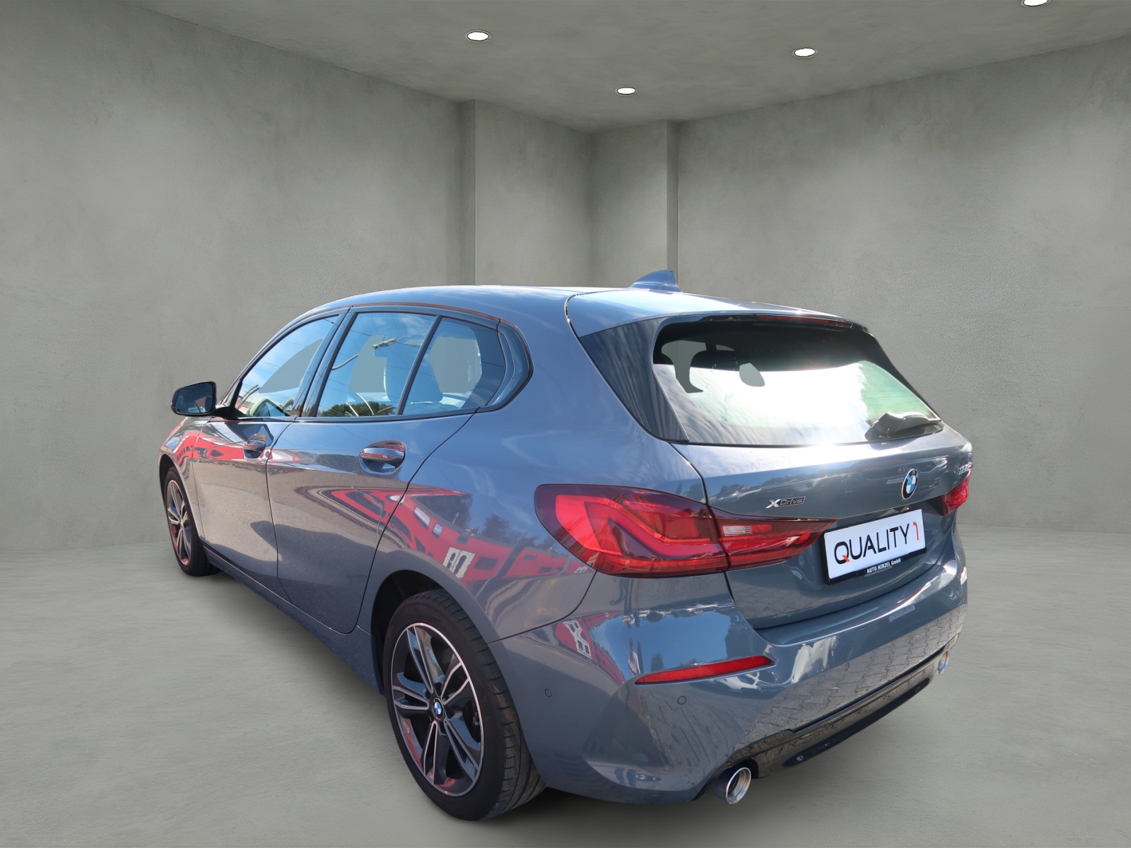 BMW 120d xDrive Steptronic Sport Line-image-2