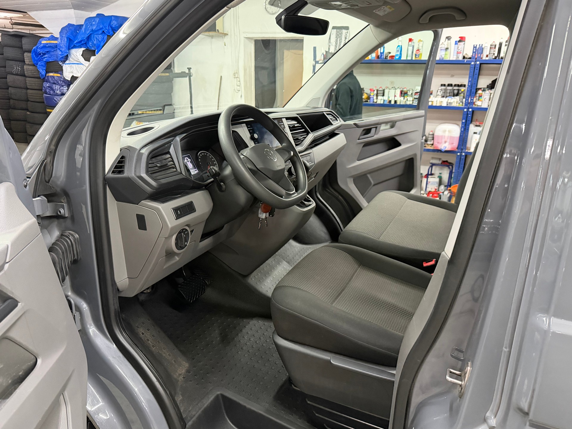 VW T6.1 2.0 Bi-TDI 4Motion DSG-image-11
