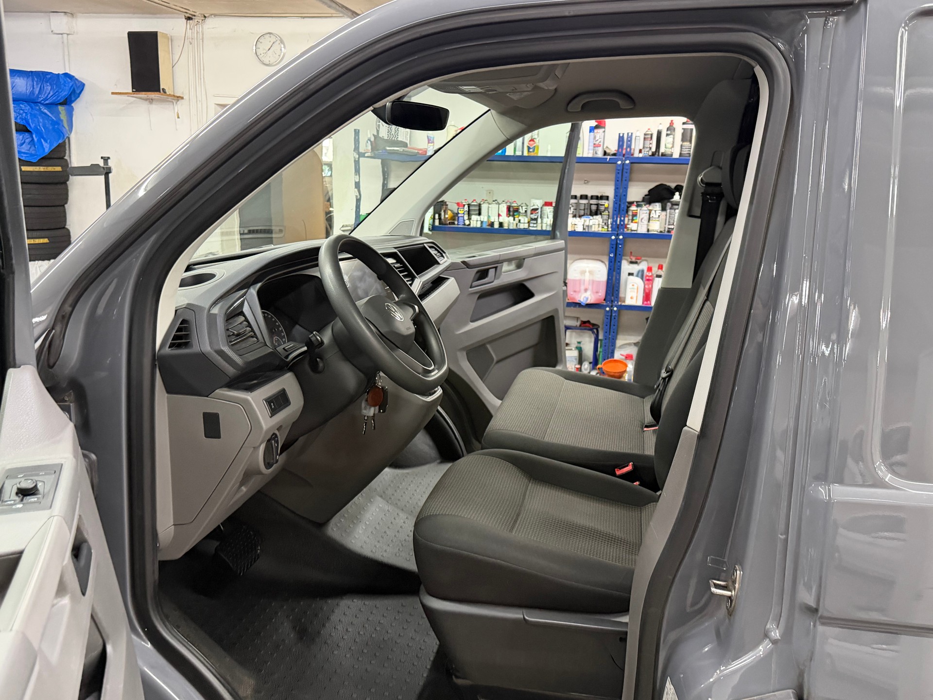 VW T6.1 2.0 Bi-TDI 4Motion DSG-image-9