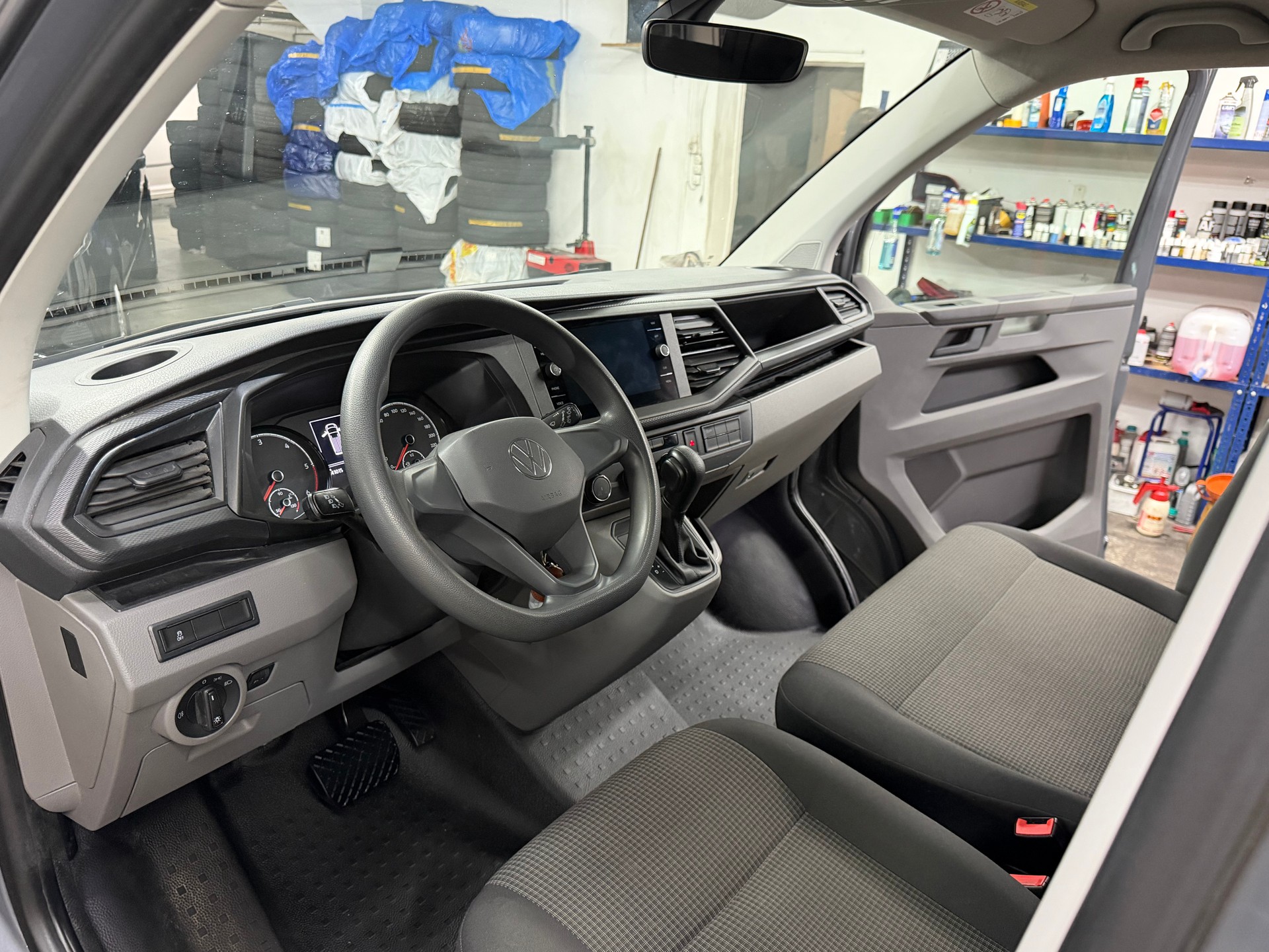 VW T6.1 2.0 Bi-TDI 4Motion DSG-image-10