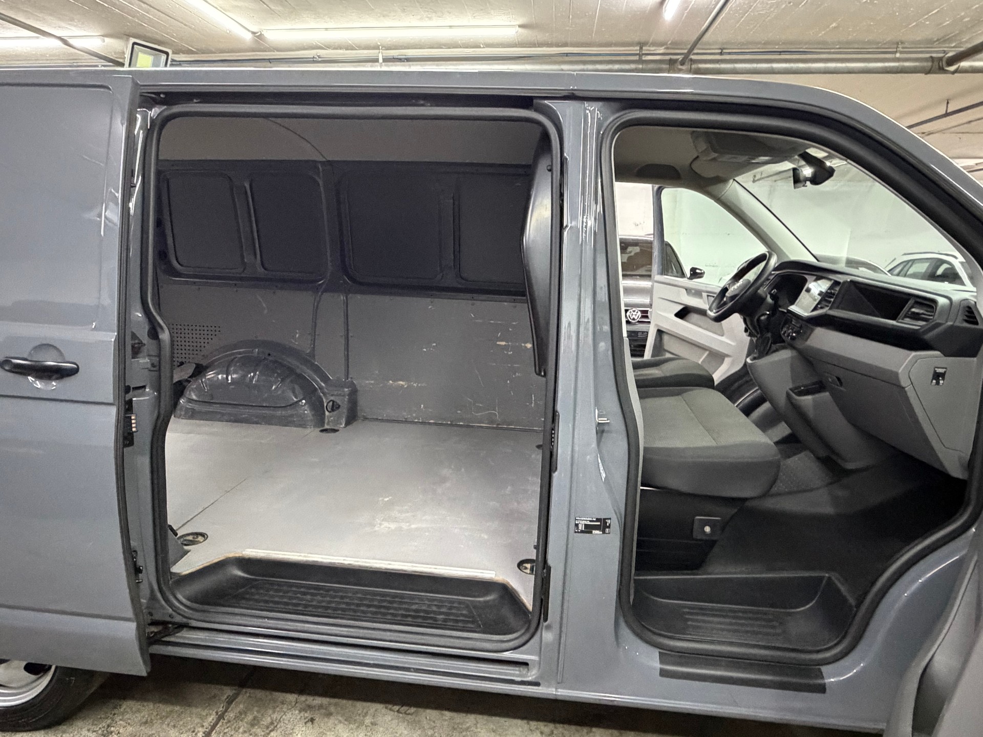 VW T6.1 2.0 Bi-TDI 4Motion DSG-image-14