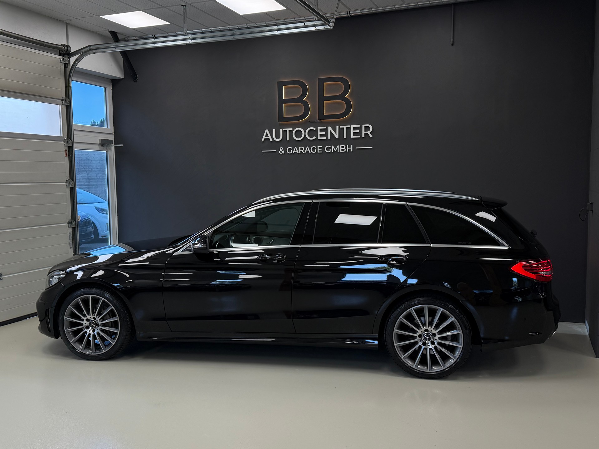 MERCEDES-BENZ C 200 Swiss Star AMG Line 4M 9G-Tronic-image-3