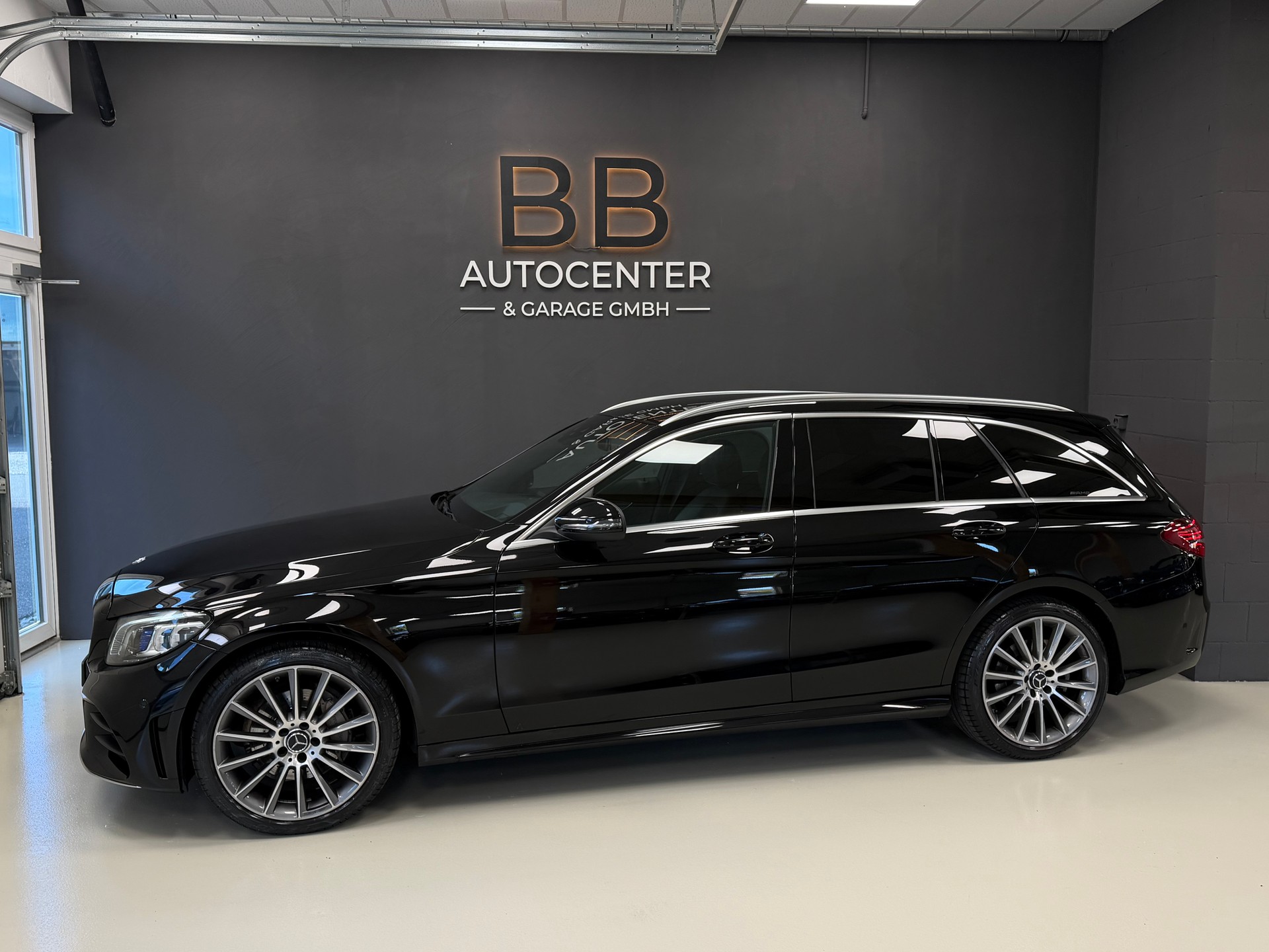 MERCEDES-BENZ C 200 Swiss Star AMG Line 4M 9G-Tronic-image-2