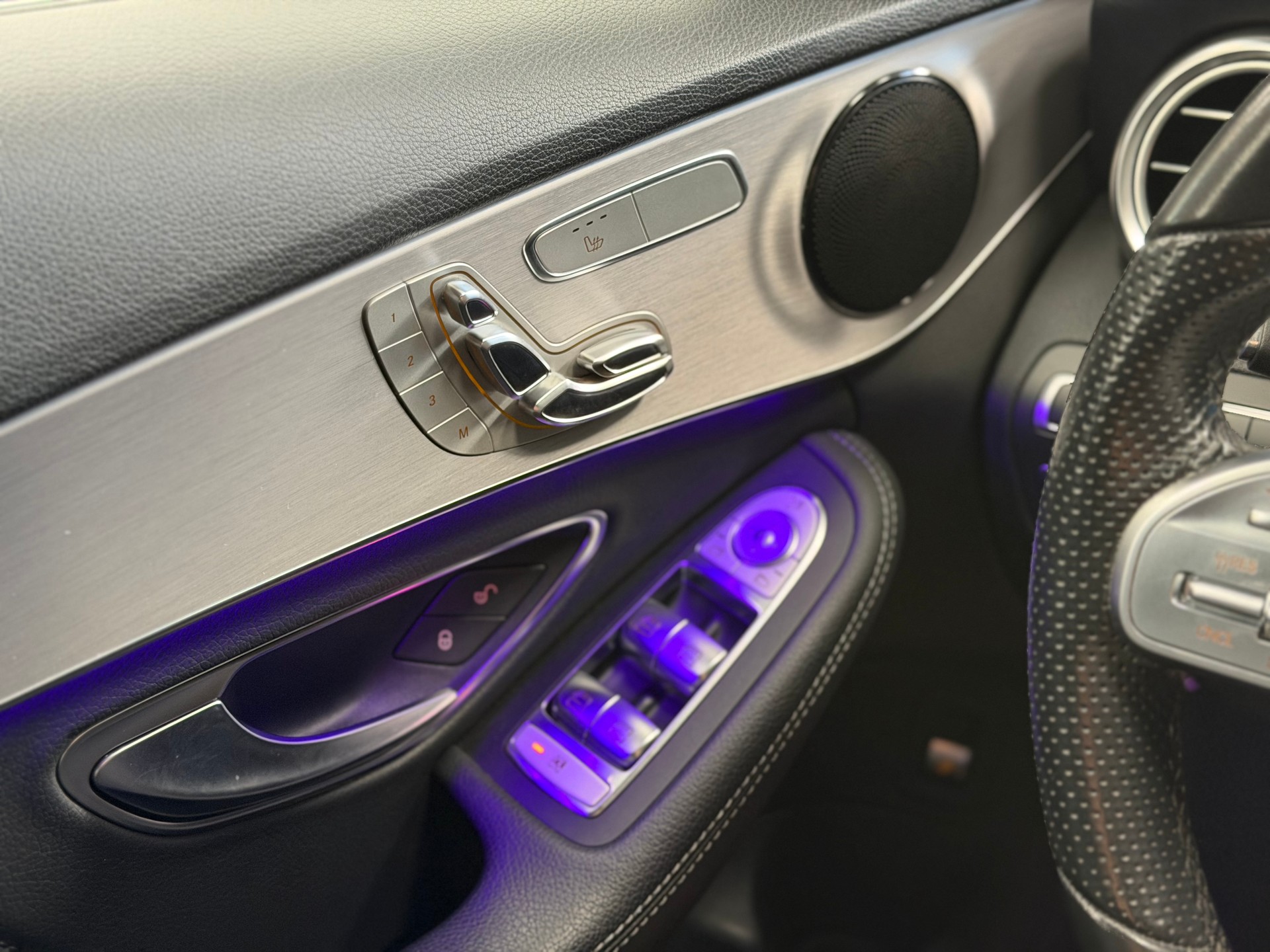 MERCEDES-BENZ C 200 Swiss Star AMG Line 4M 9G-Tronic-image-18