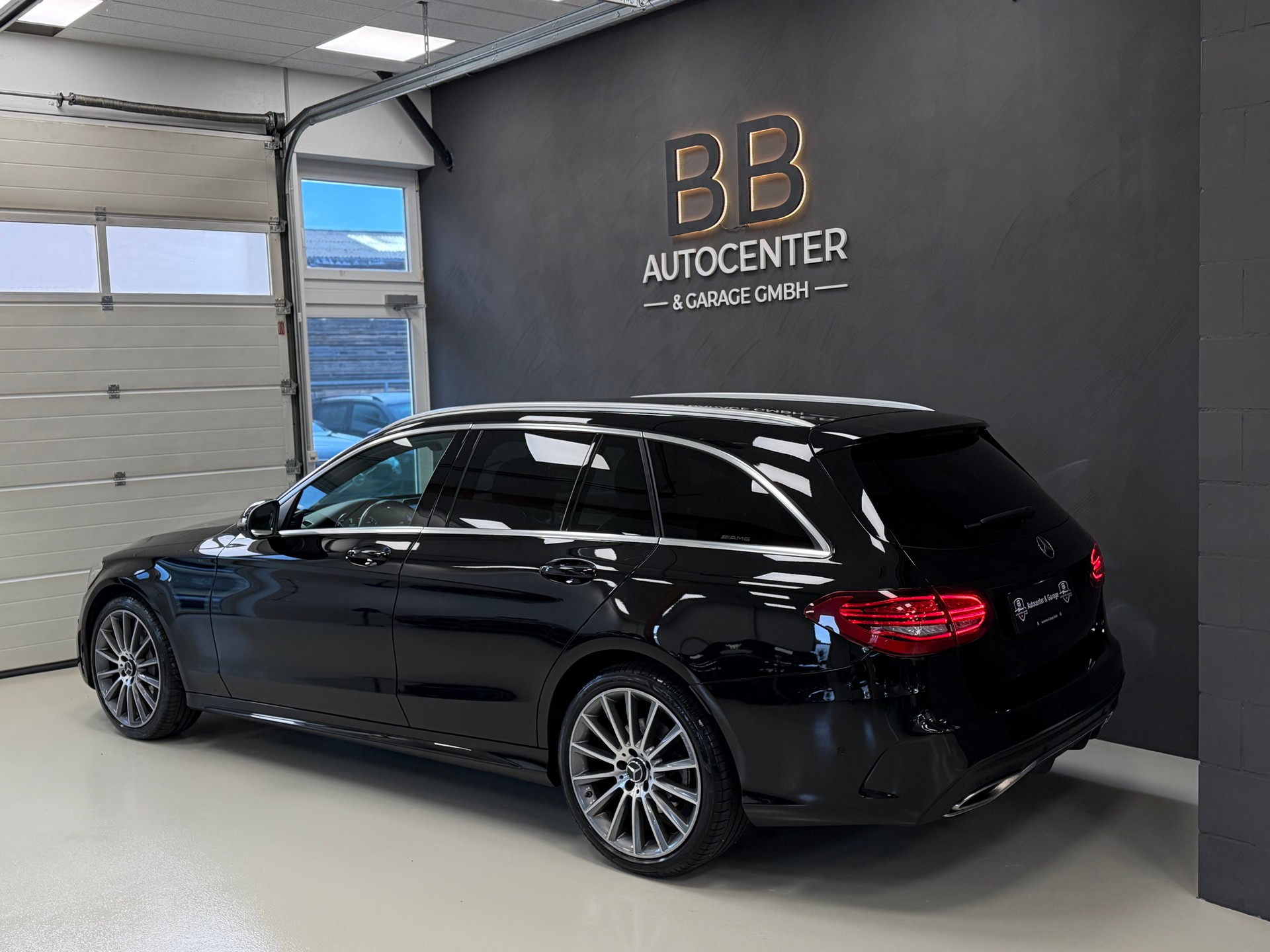 MERCEDES-BENZ C 200 Swiss Star AMG Line 4M 9G-Tronic-image-4