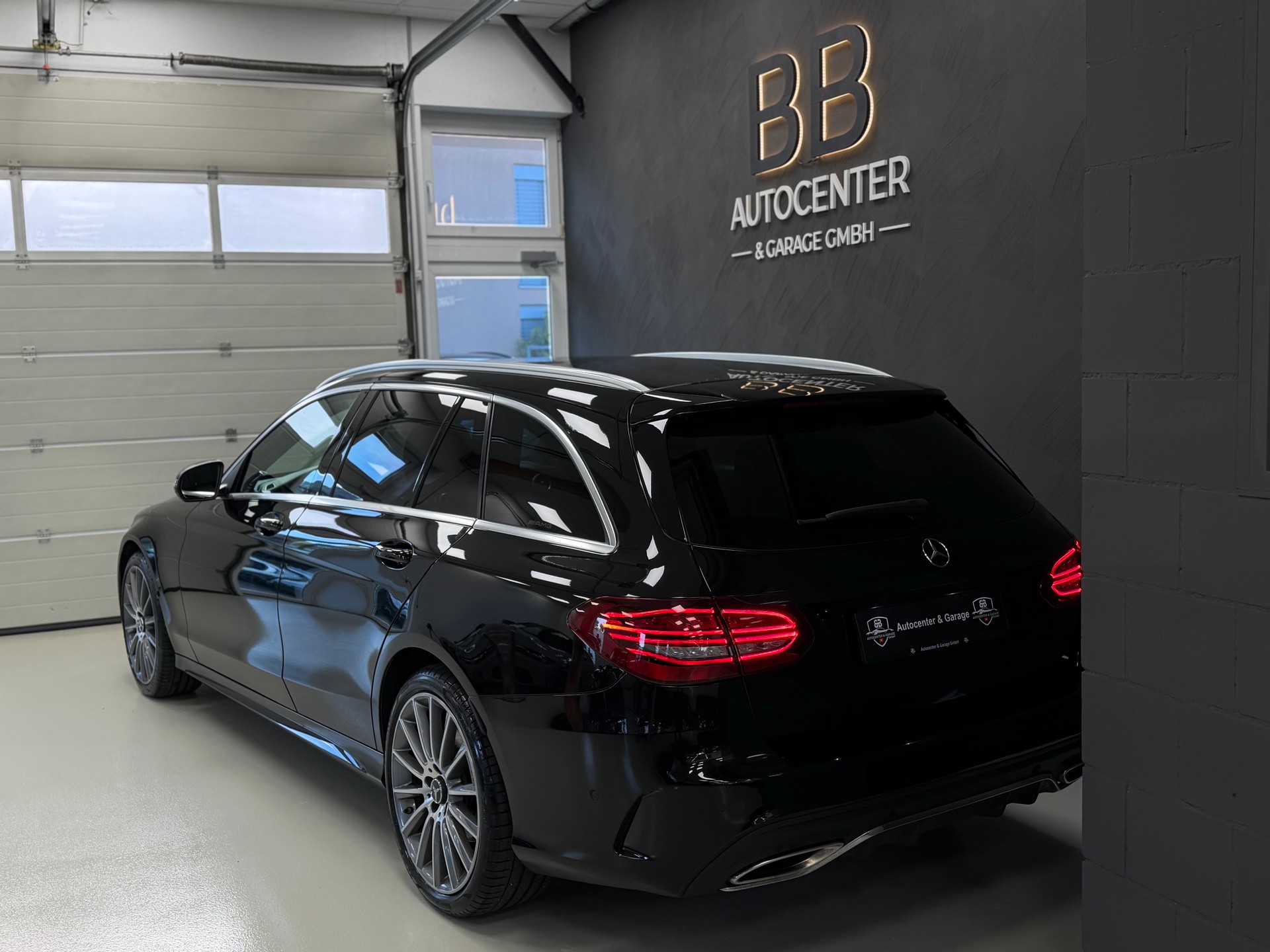 MERCEDES-BENZ C 200 Swiss Star AMG Line 4M 9G-Tronic-image-5