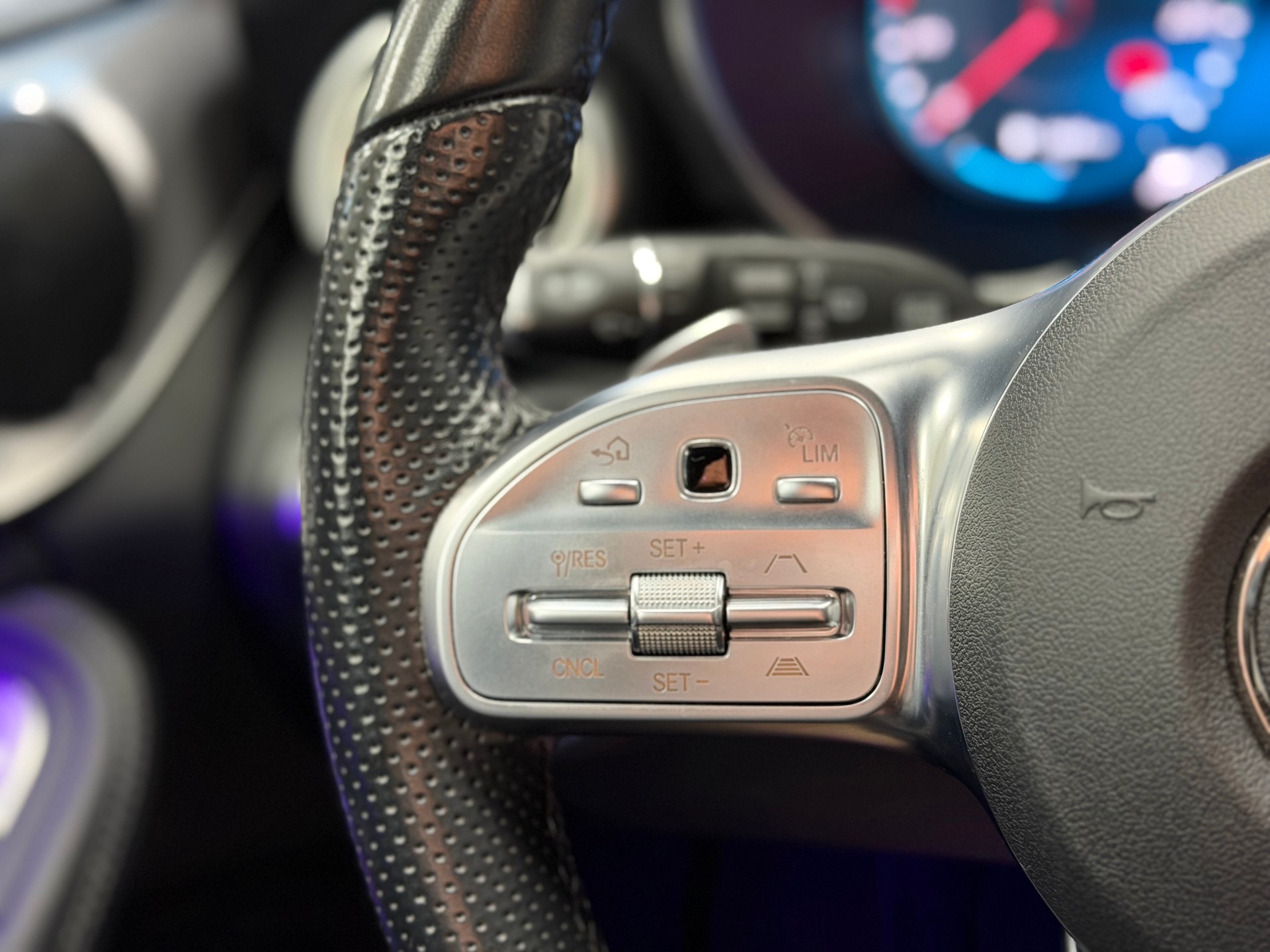 MERCEDES-BENZ C 200 Swiss Star AMG Line 4M 9G-Tronic-image-19