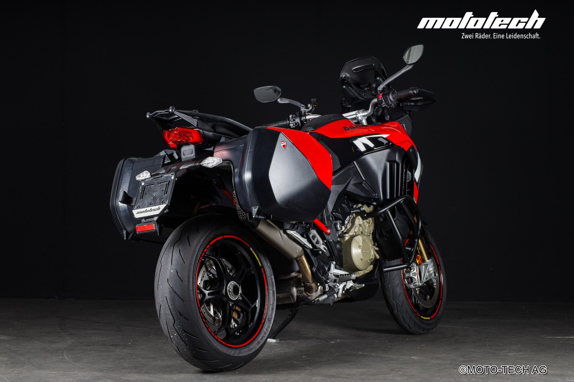 DUCATI Multistrada V4 Pikes Peak-showroom-element-2