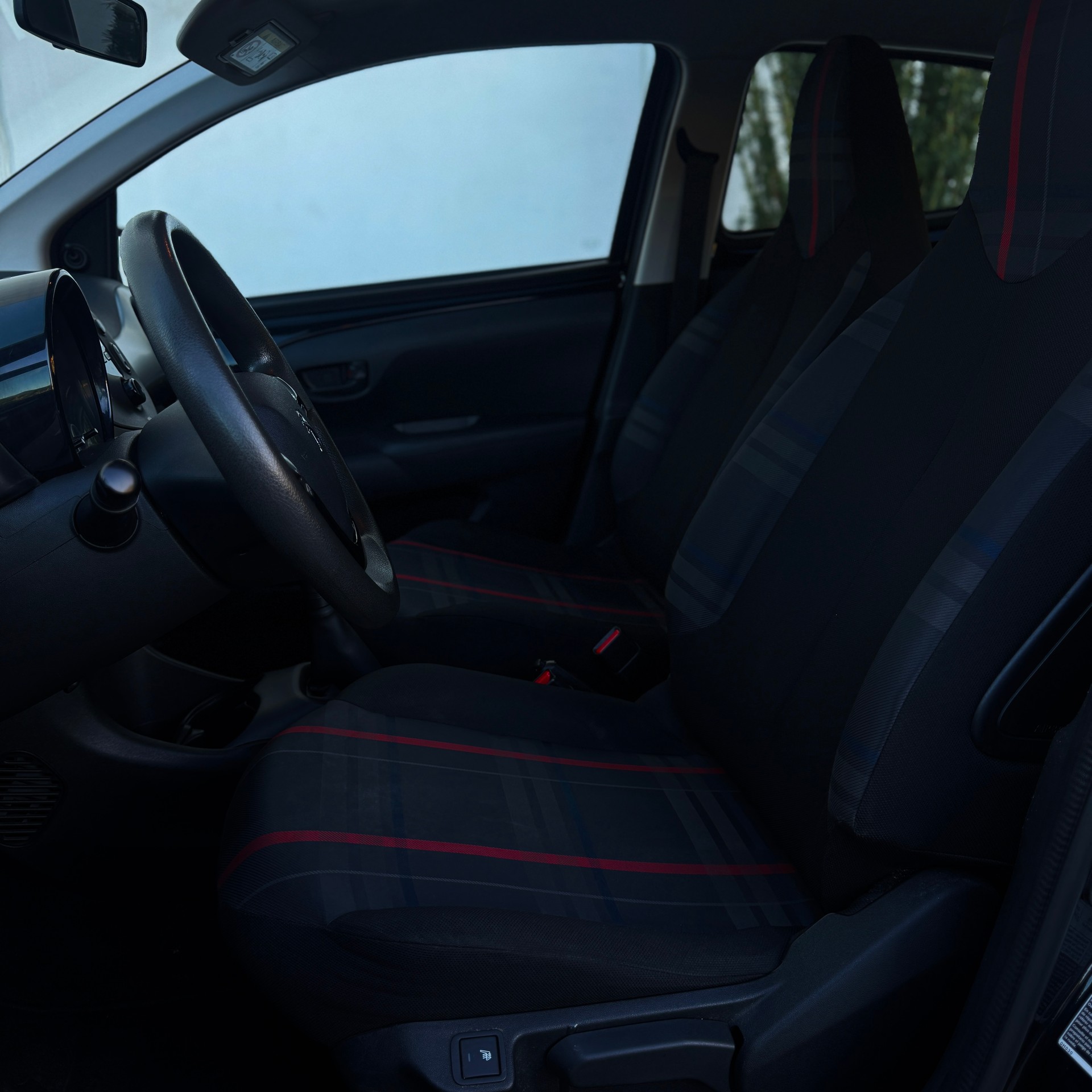 PEUGEOT 108 1.2 VTi-image-5