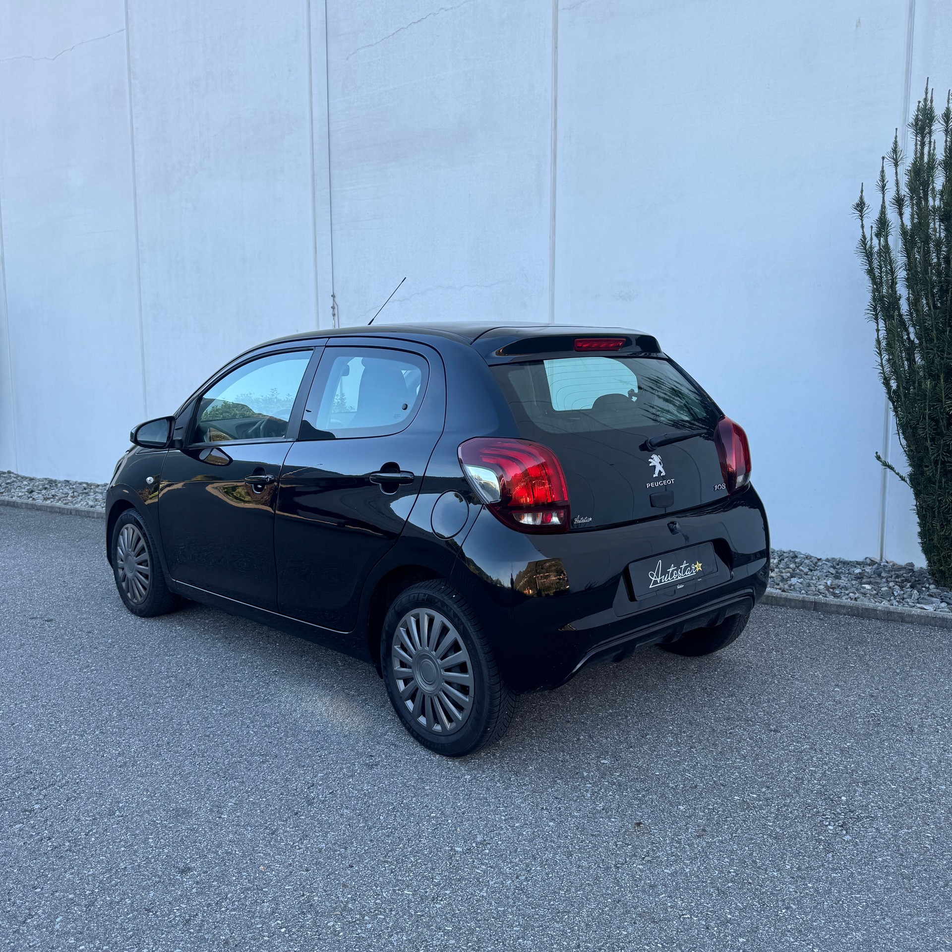 PEUGEOT 108 1.2 VTi-image-4