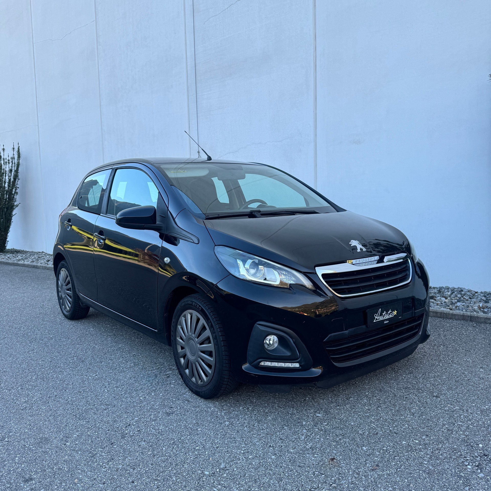 PEUGEOT 108 1.2 VTi-image-1