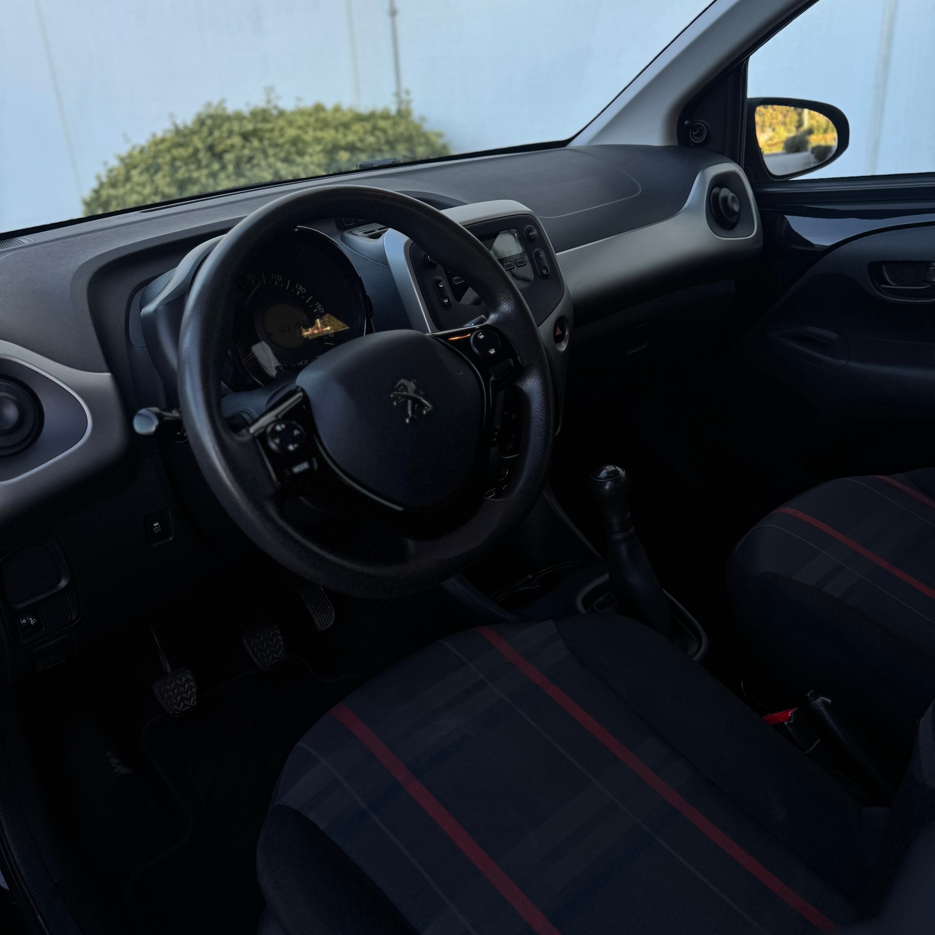 PEUGEOT 108 1.2 VTi-image-6
